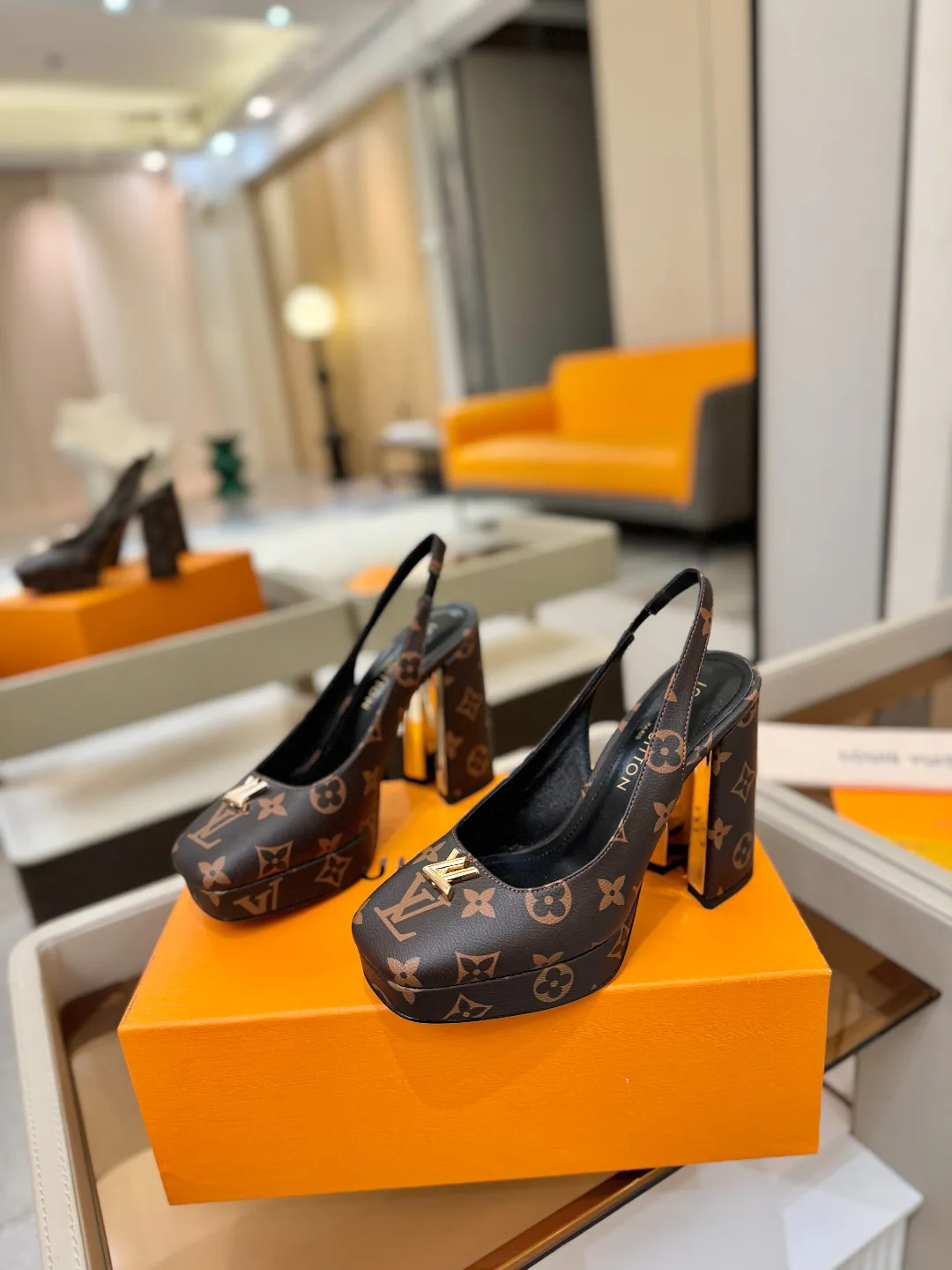 Туфли Женские Louis Vuitton 10910191