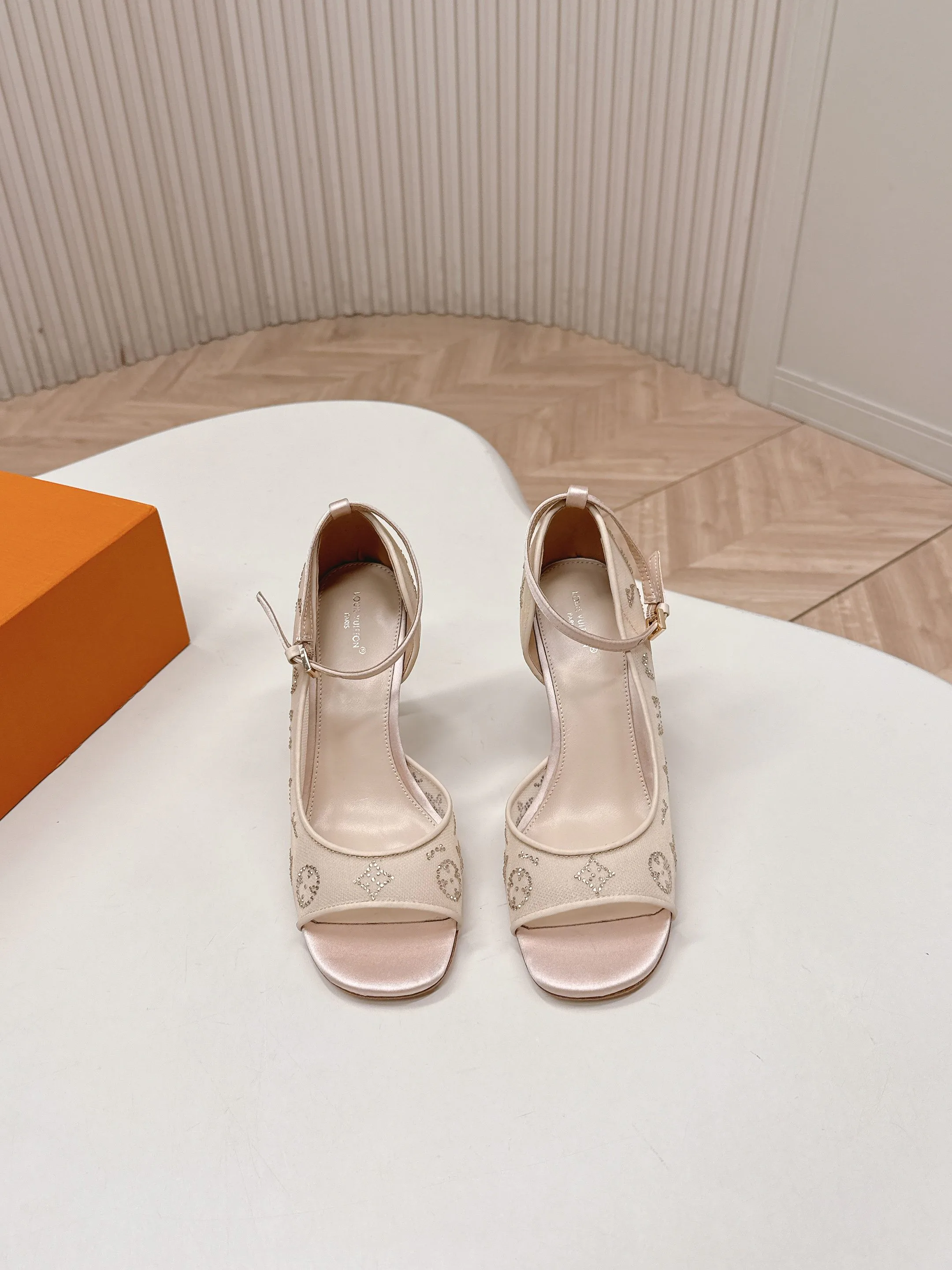 Босоножки Женские Louis Vuitton 11545450