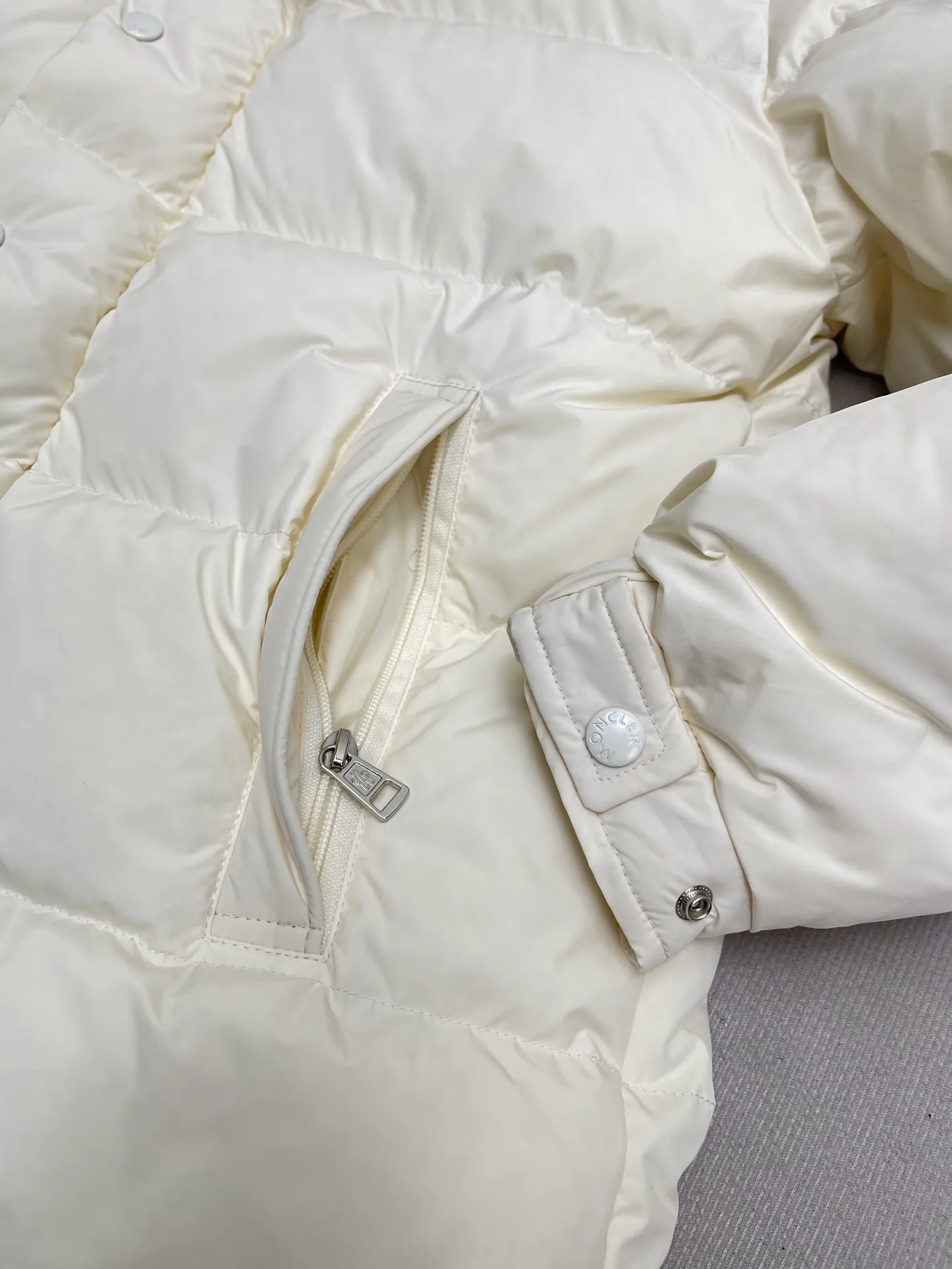 Куртки И Пуховики Женские Moncler 5379383