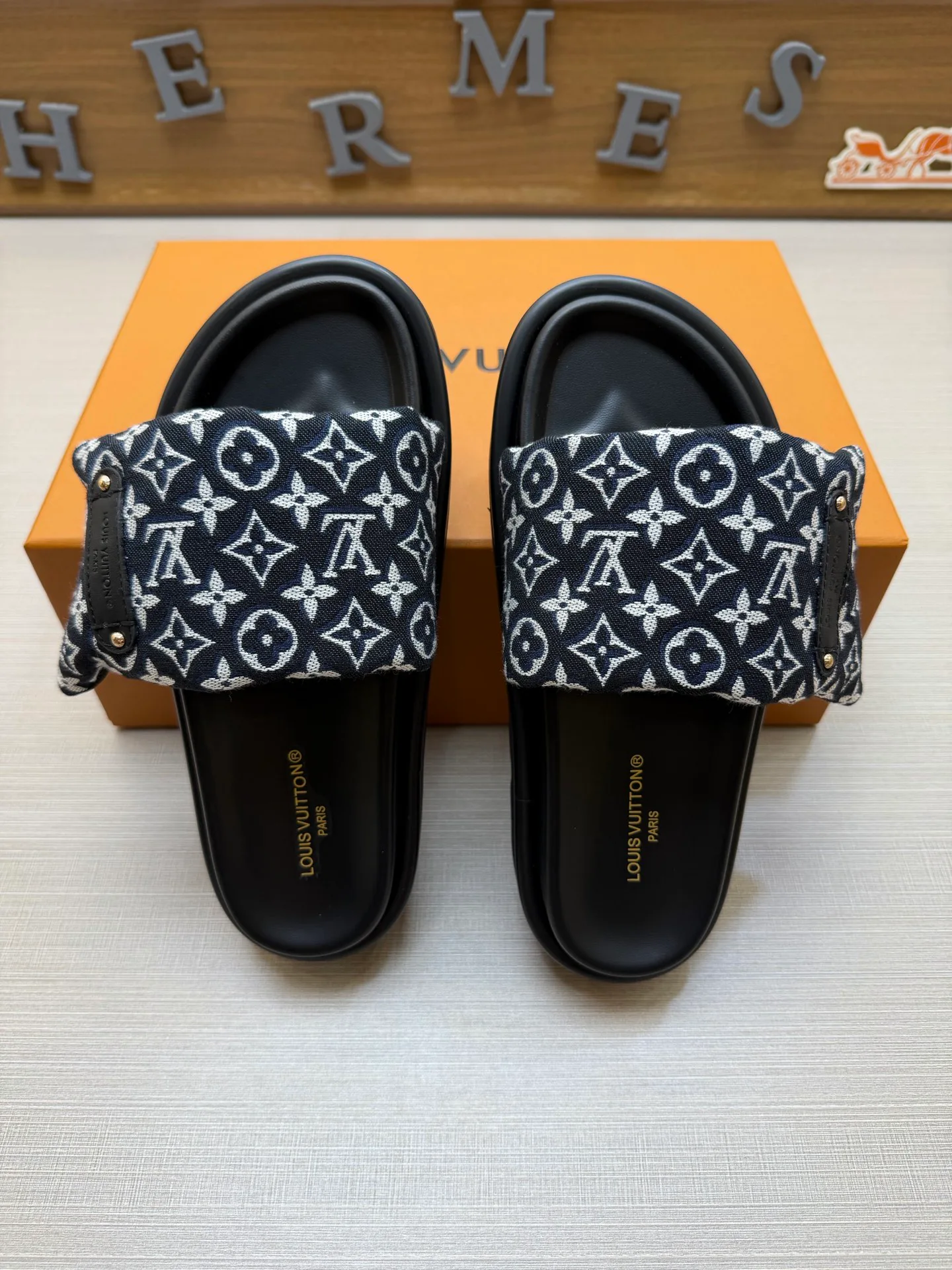 Шлепанцы Женские Louis Vuitton 18011826