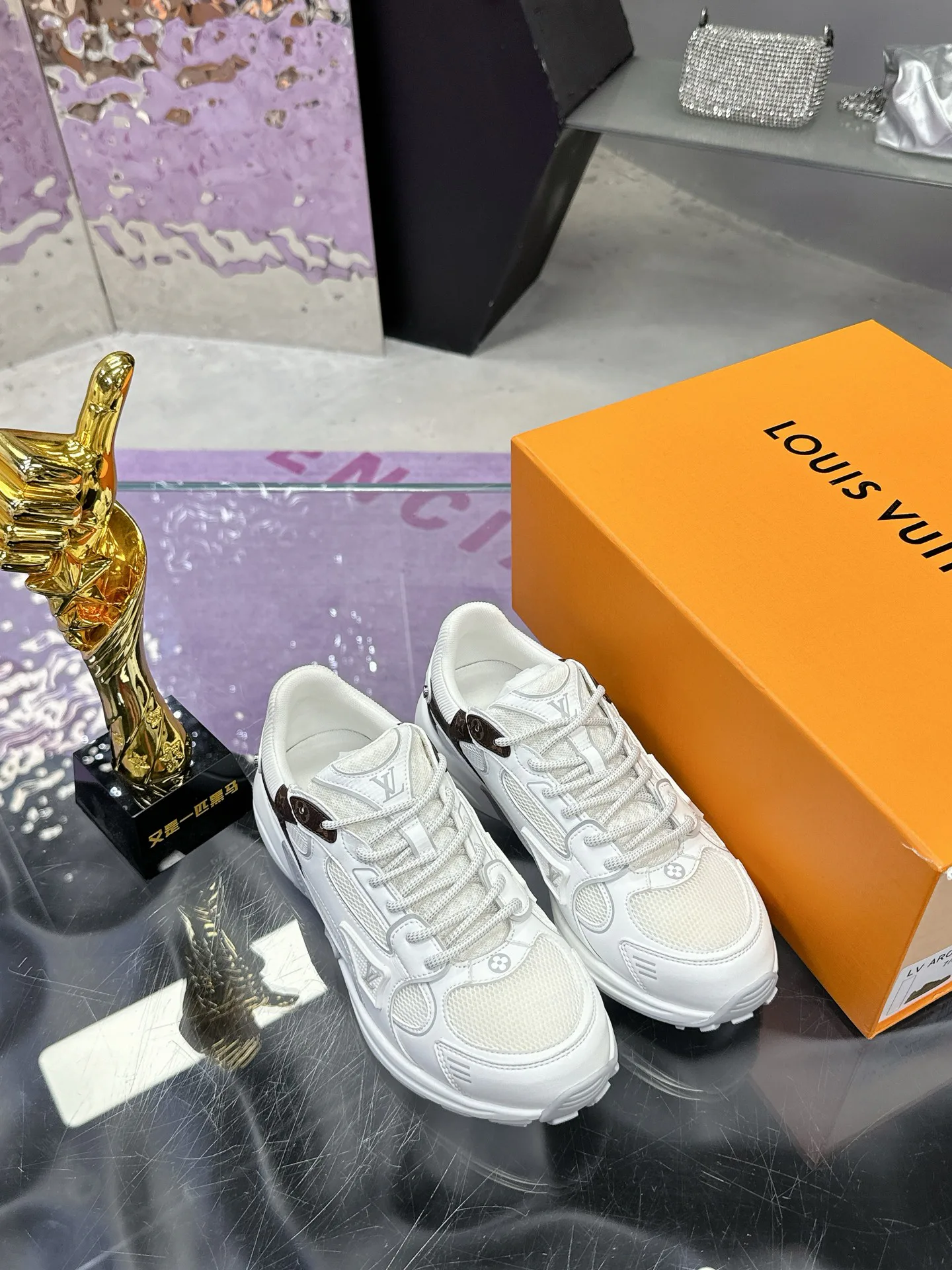 Кроссовки Женские Louis Vuitton 17530431