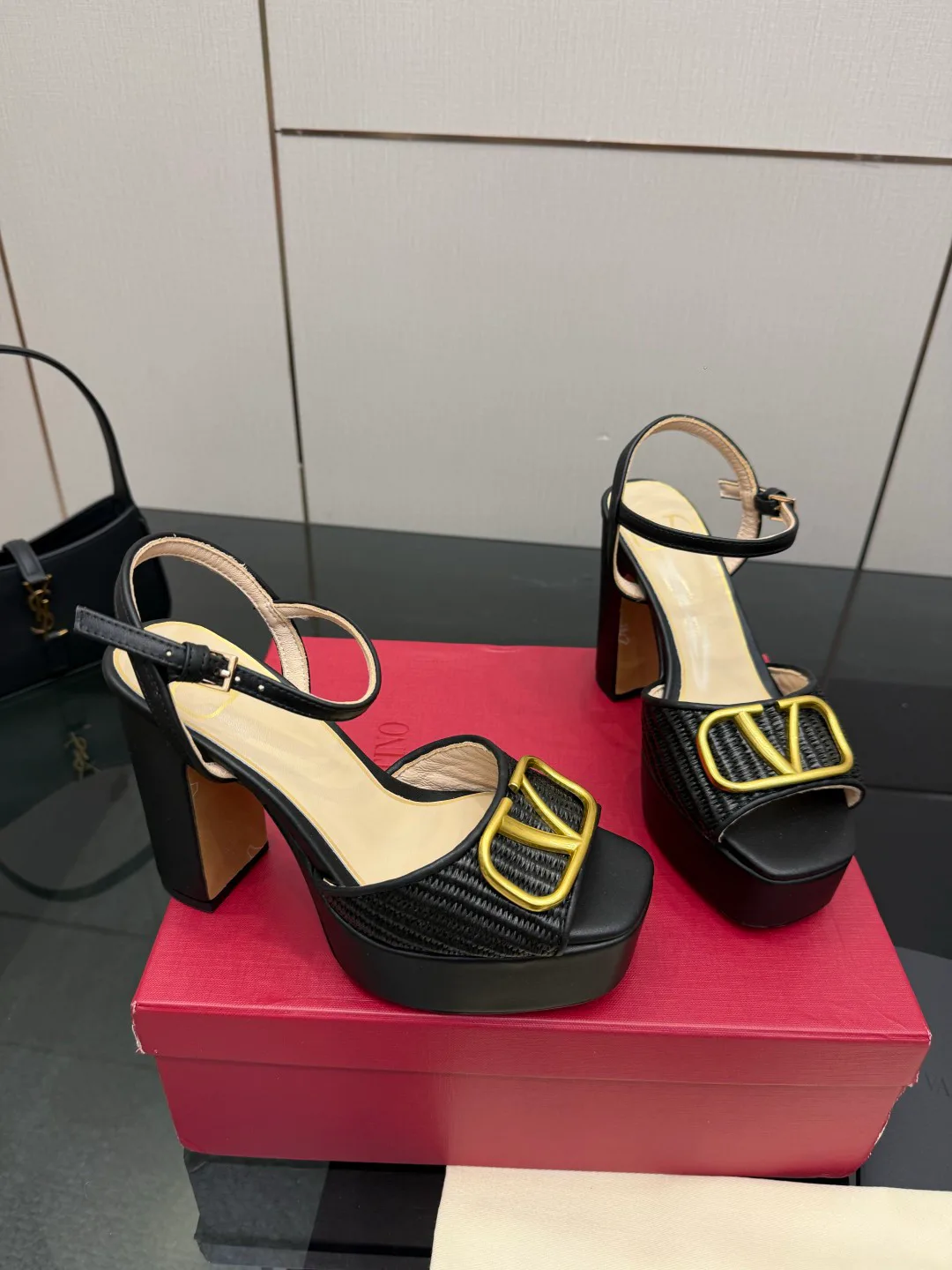 Босоножки Женские Valentino 13241319