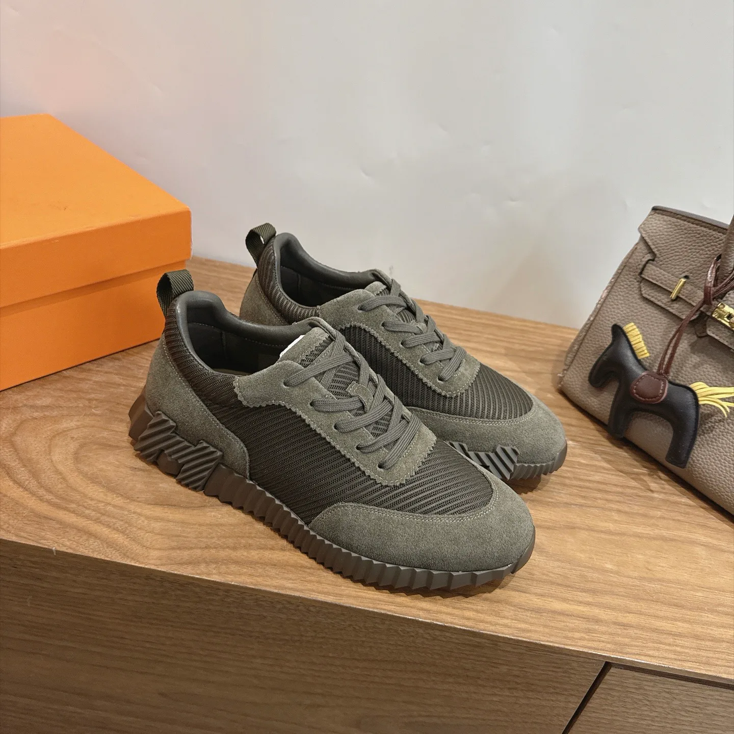 Кроссовки Женские Hermes 17946714