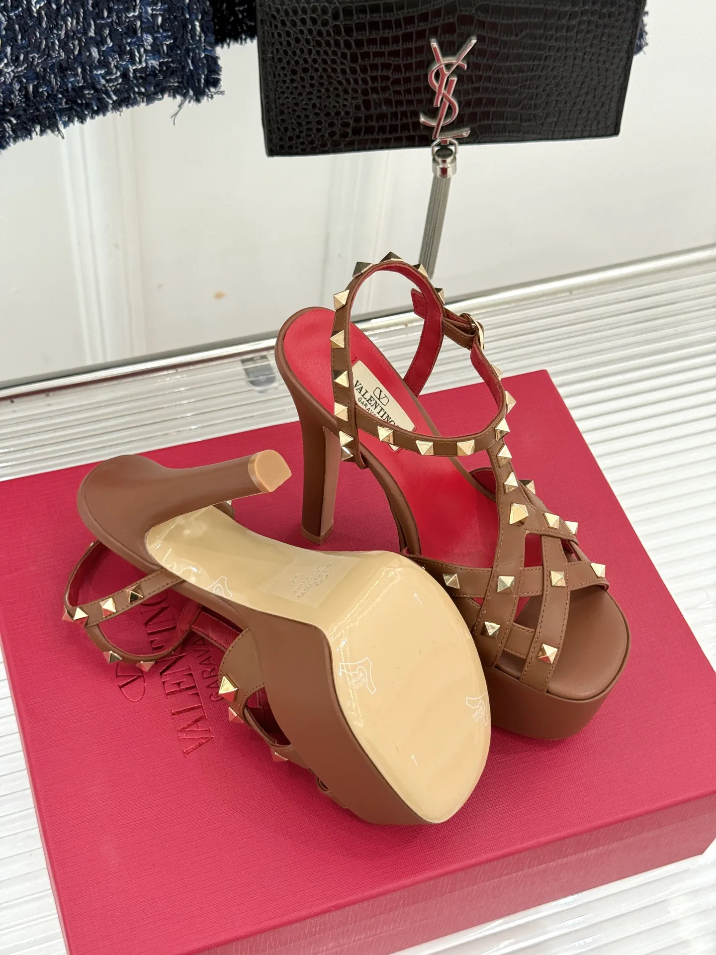Босоножки Женские Valentino 18198292