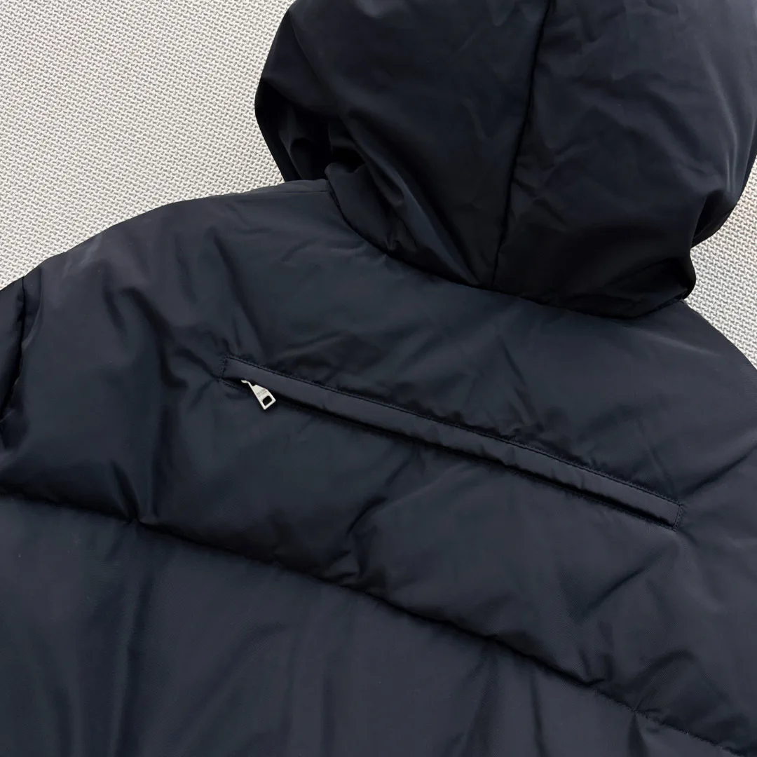Куртки И Пуховики Женские Prada 18183489