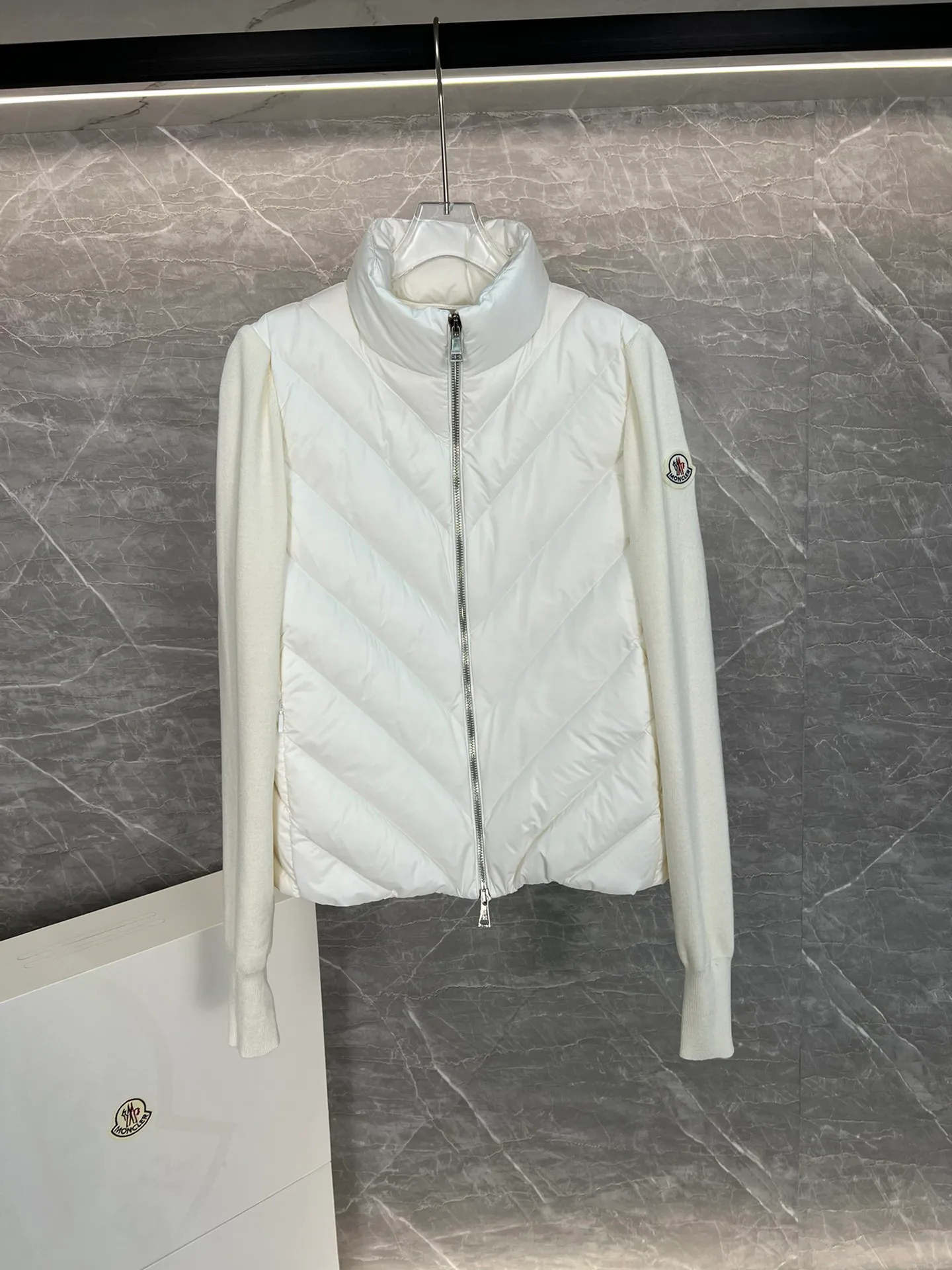Куртки И Пуховики Женские Moncler 18599773