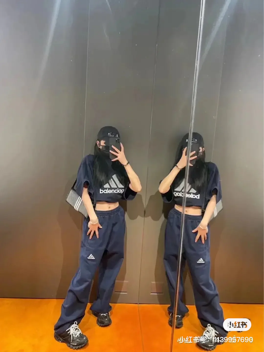 Футболки Женские Balenciaga 18190949