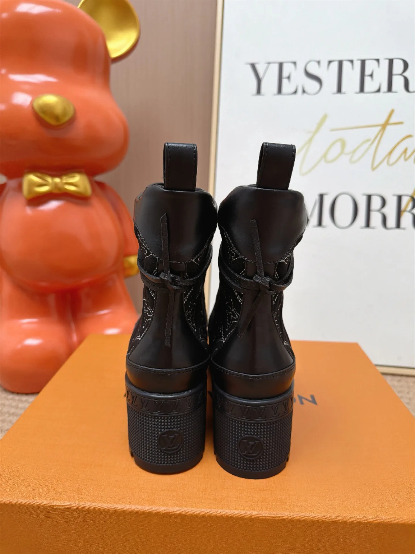 Ботинки Женские Louis Vuitton 18239720