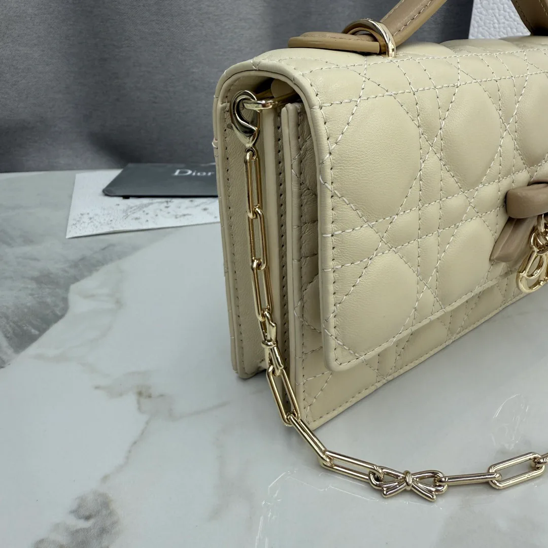 Классические Сумки Женские Christian Dior 12594753