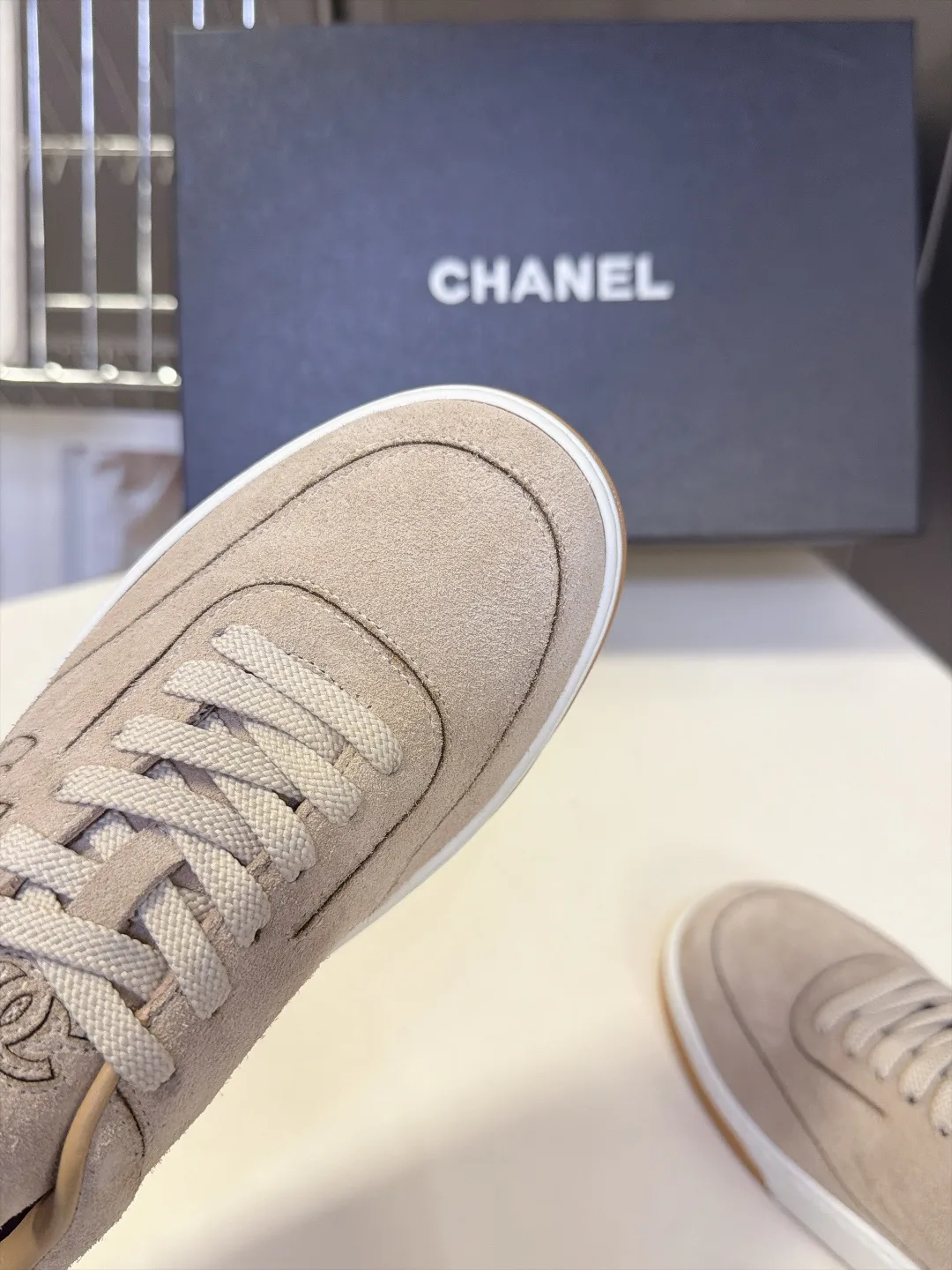 Кроссовки Женские Chanel 18703398