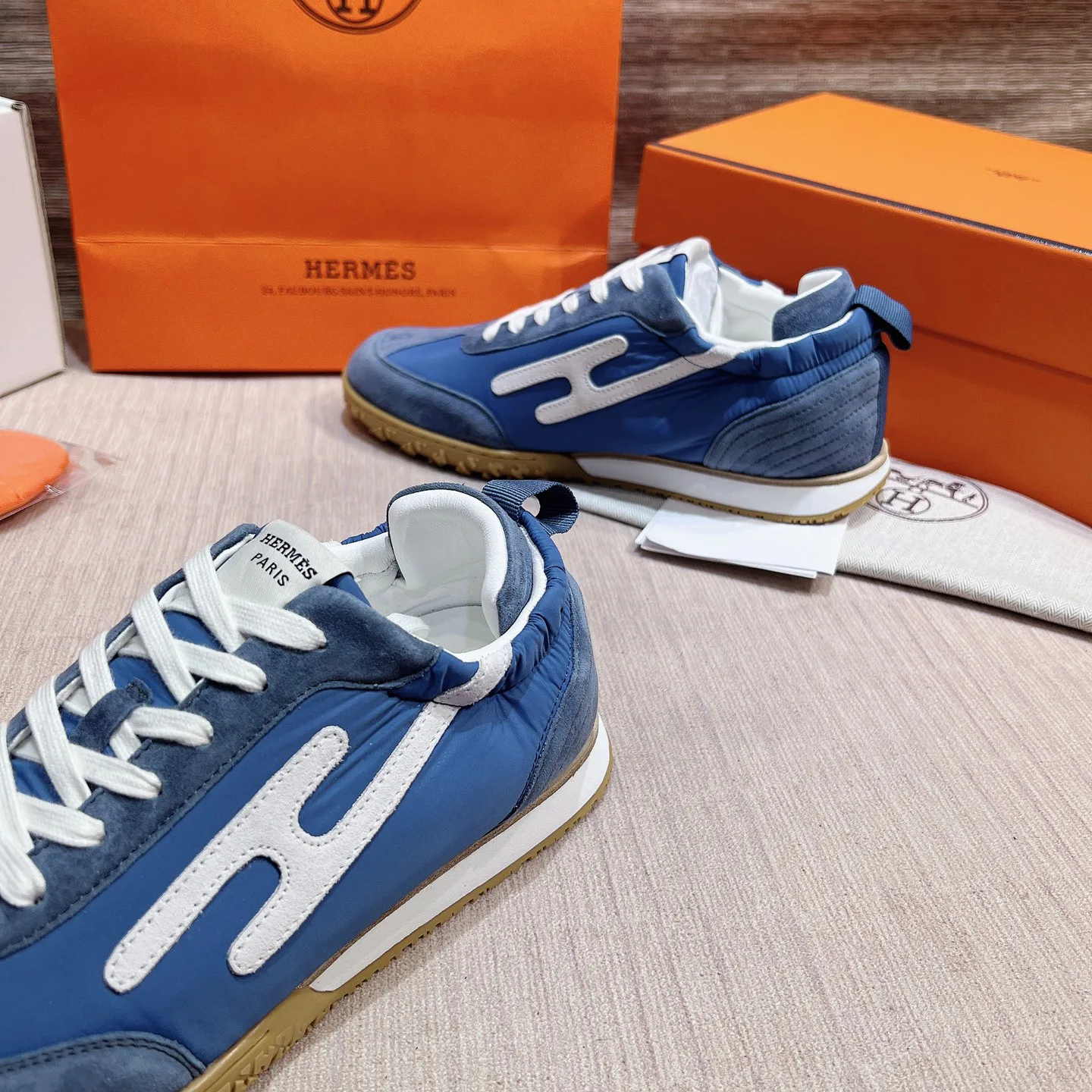 Кроссовки Женские Hermes 17749544