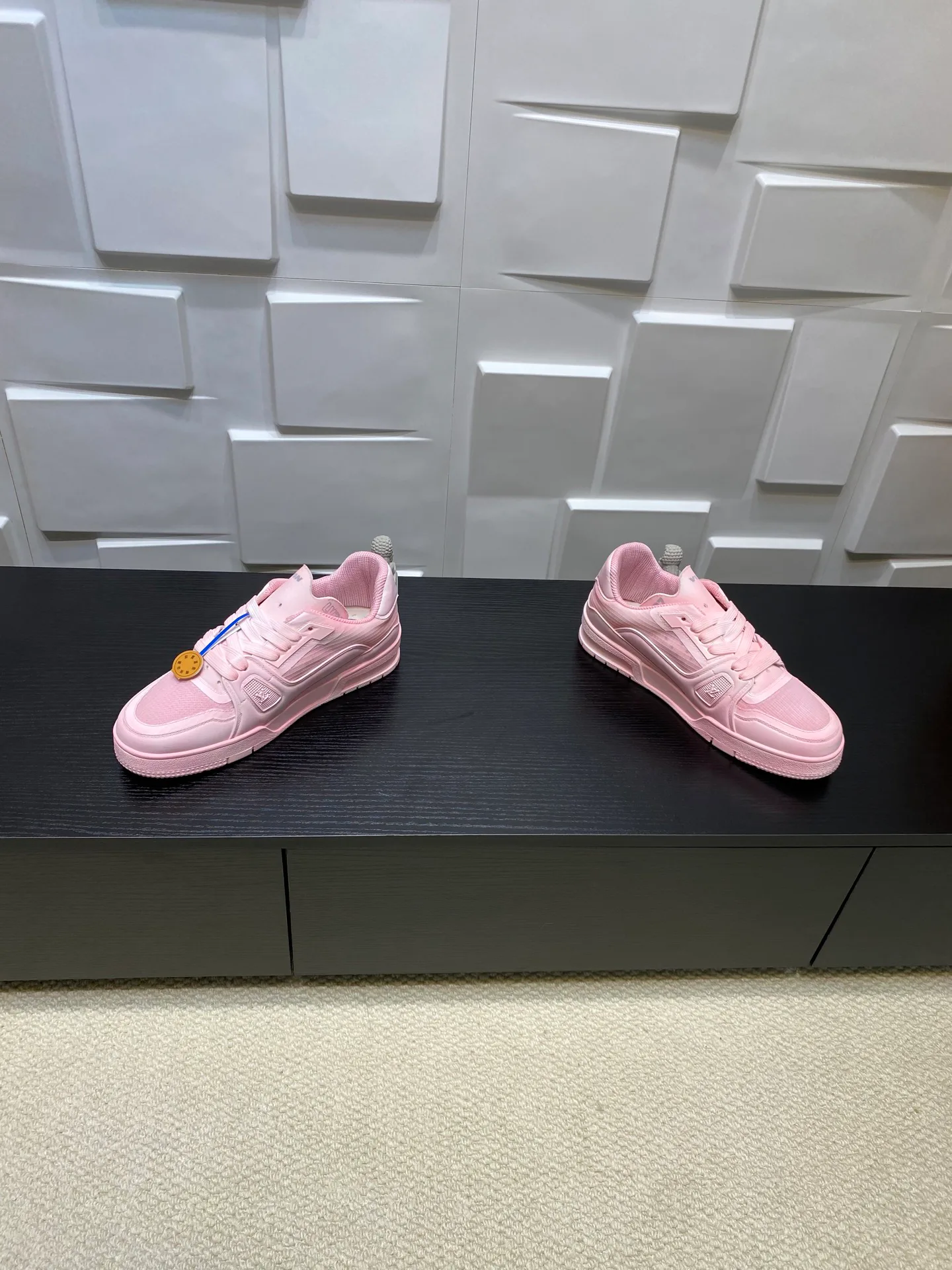 Кроссовки Женские Louis Vuitton 17969019
