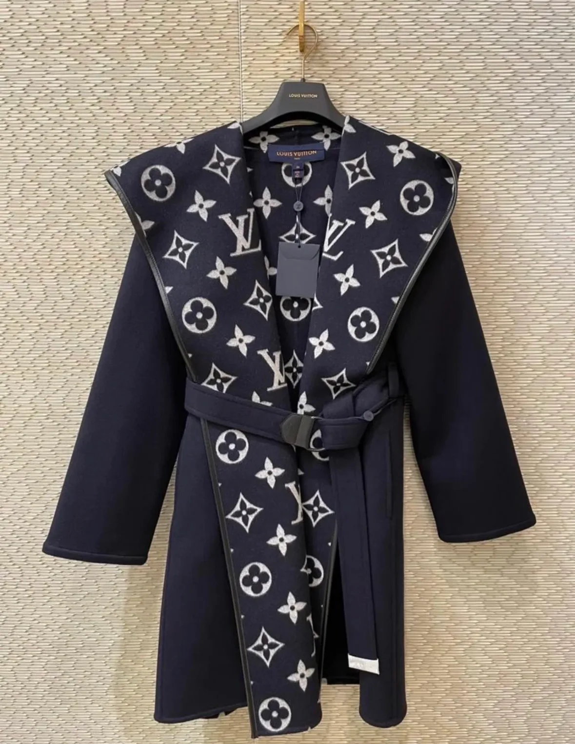 Пальто Женские Louis Vuitton 19648898