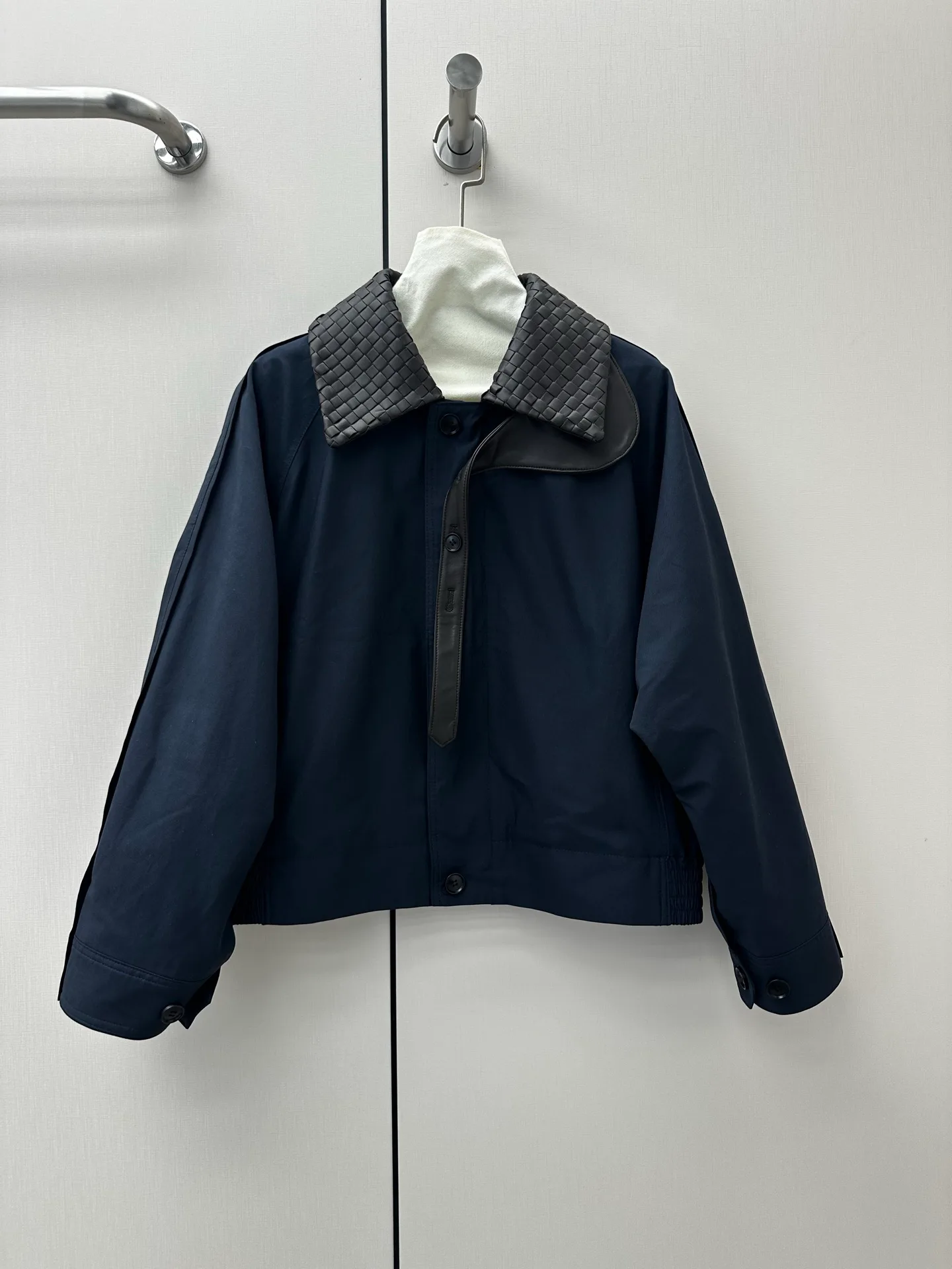 Кожаные Куртки И Дублёнки Женские Bottega Veneta 17417238