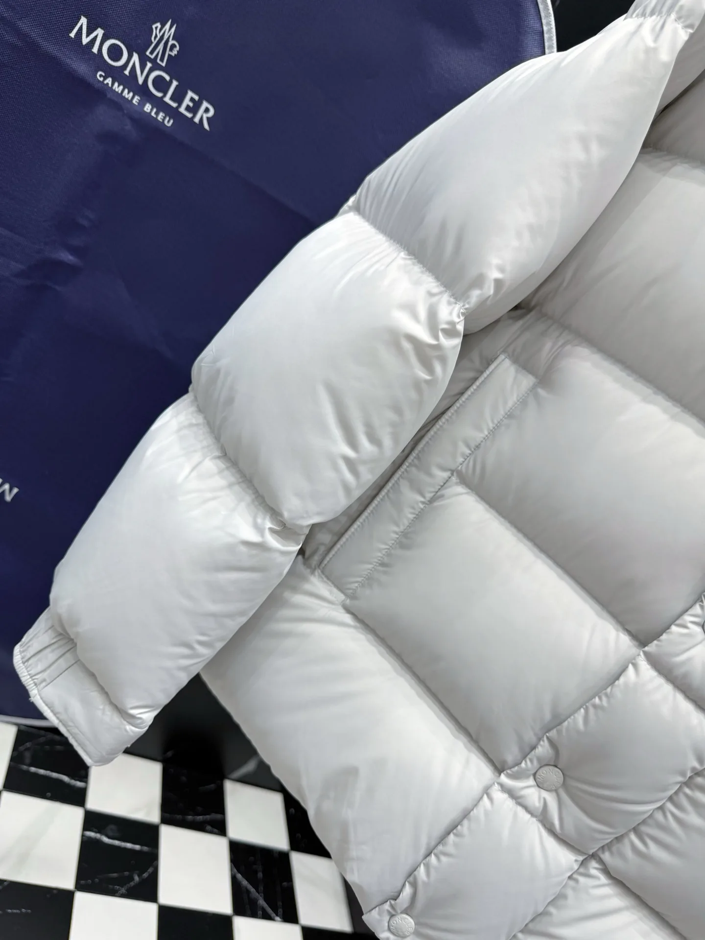 Куртки И Пуховики Женские Moncler 18035670