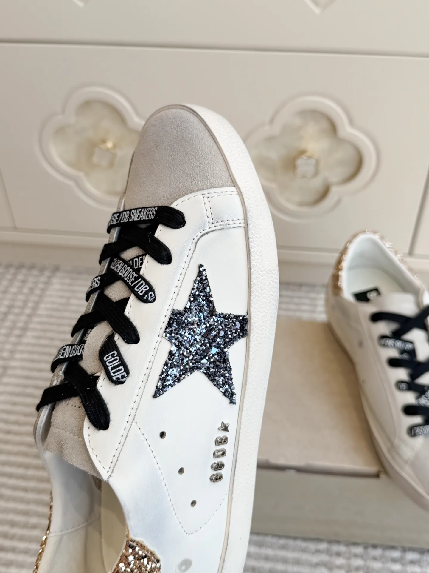 Кроссовки Женские Golden Goose 18737588