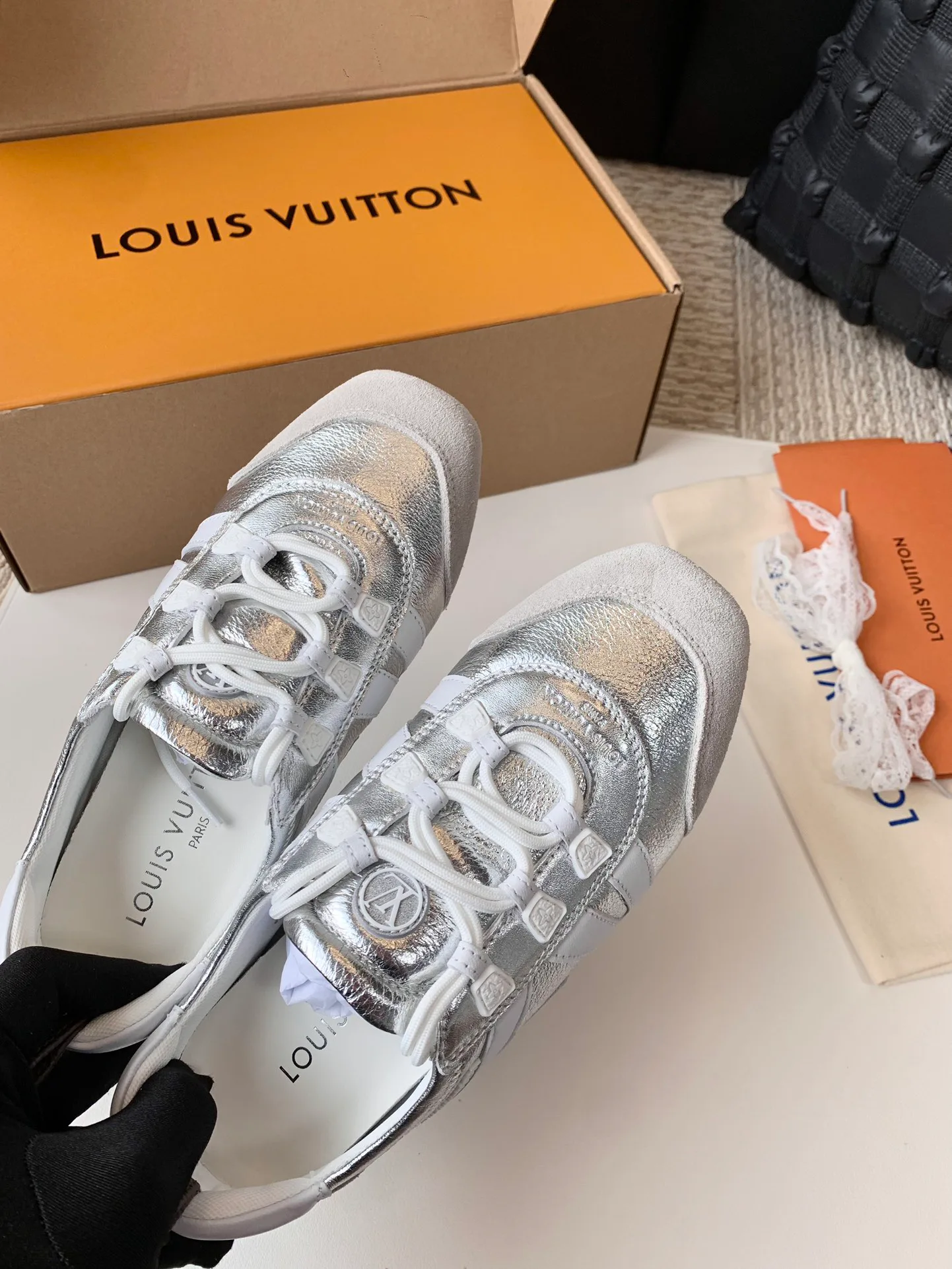 Кроссовки Женские Louis Vuitton 17753811