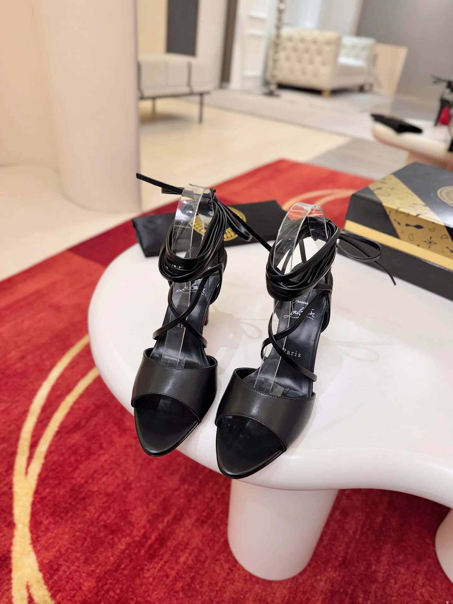 Босоножки Женские Christian Louboutin 19570904