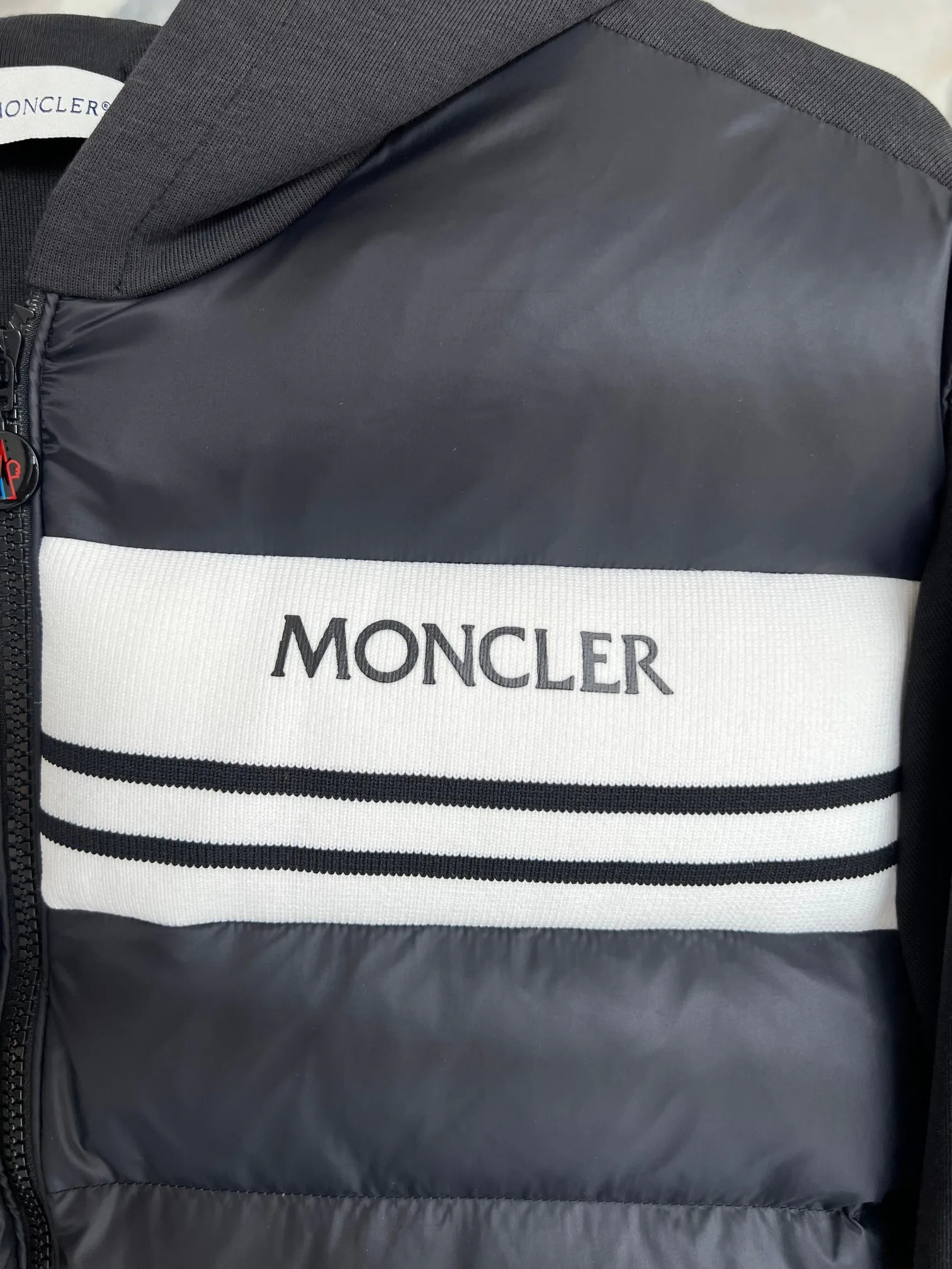 Куртки И Пуховики Женские Moncler 19004536