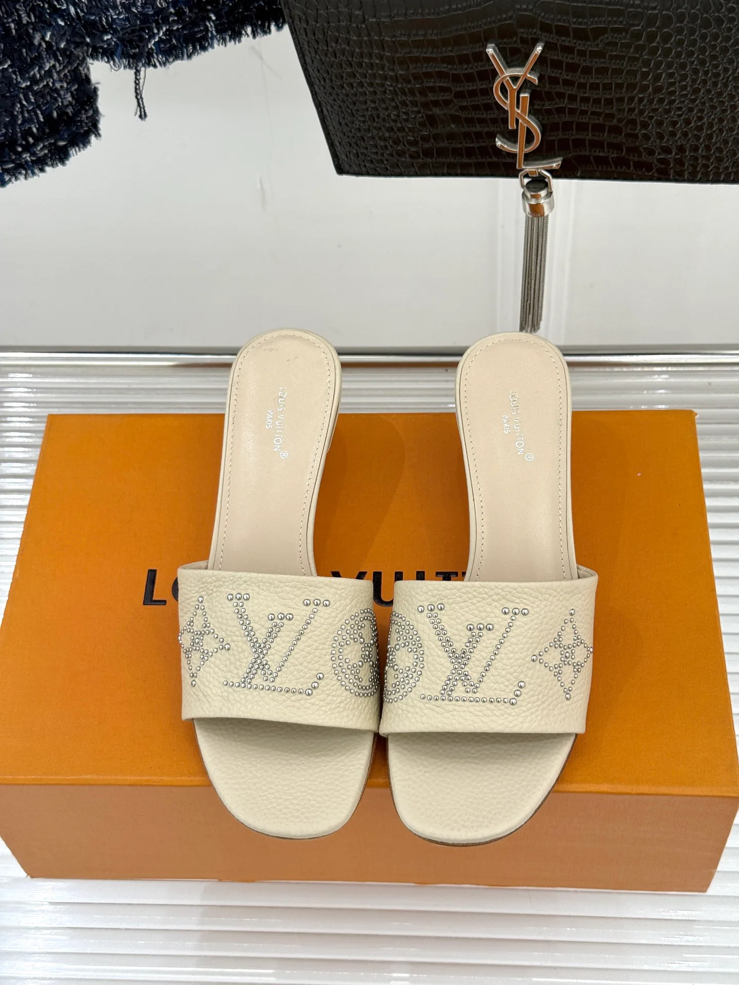 Шлепанцы Женские Louis Vuitton 2962772