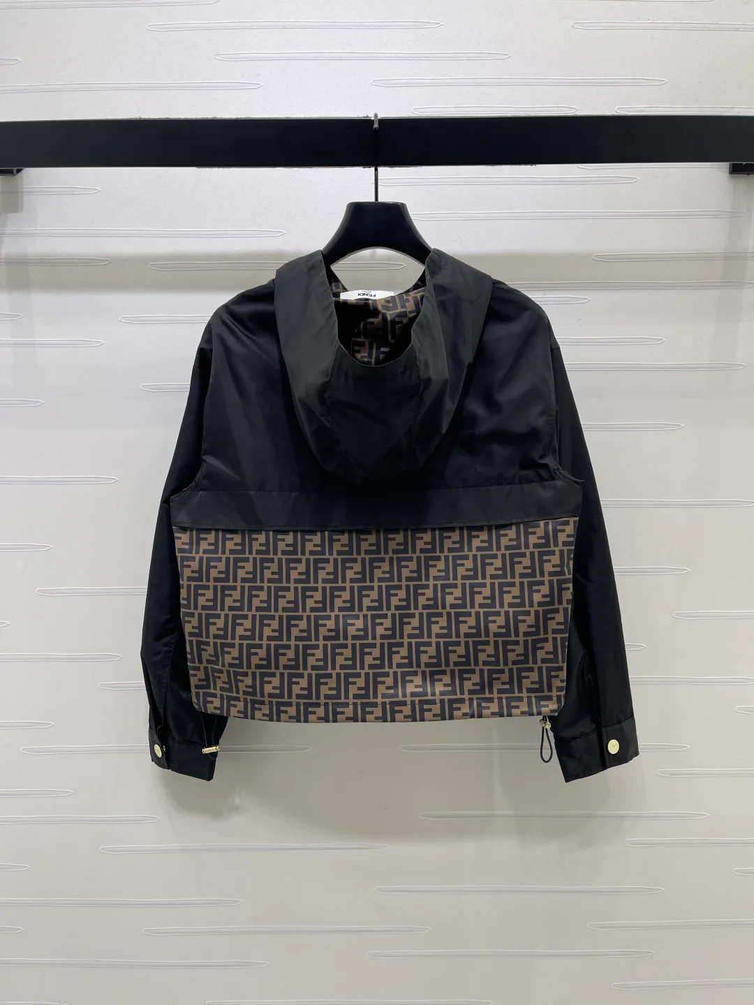 Куртки И Пуховики Женские Fendi 18757429