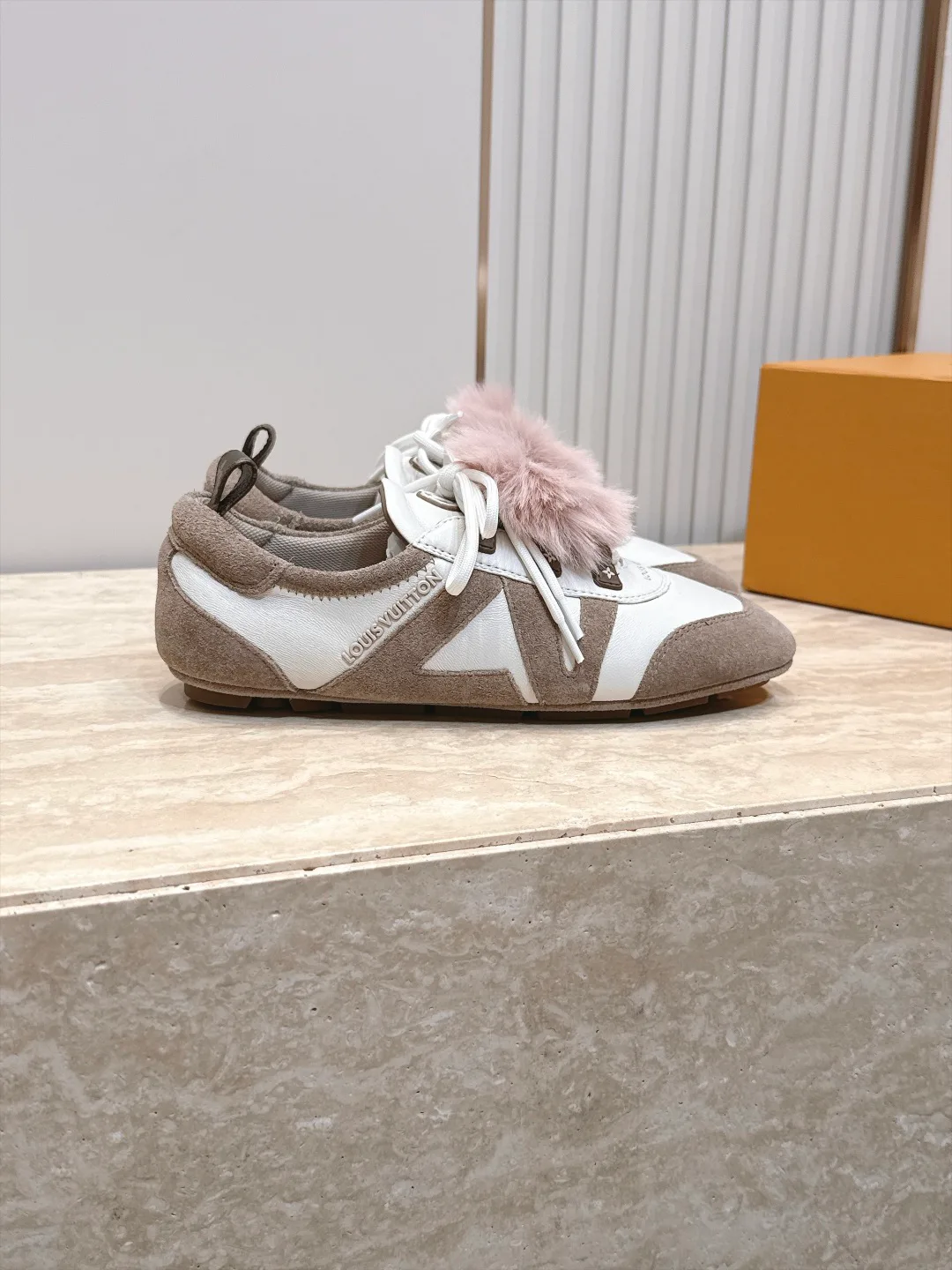 Кроссовки Женские Louis Vuitton 17946977
