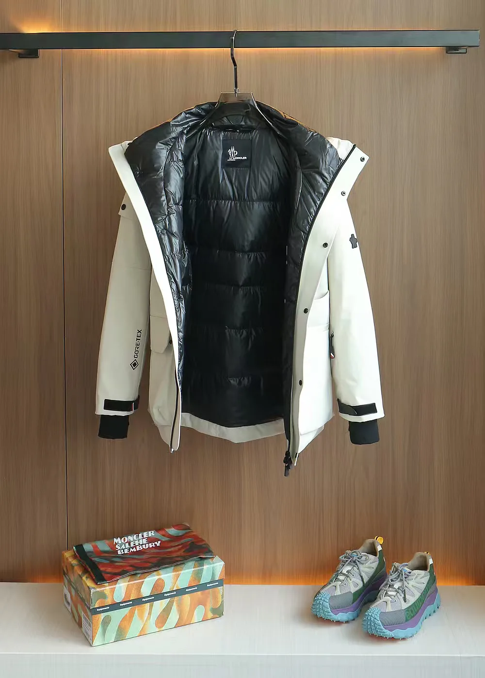 Куртки И Пуховики Мужские Moncler 384008