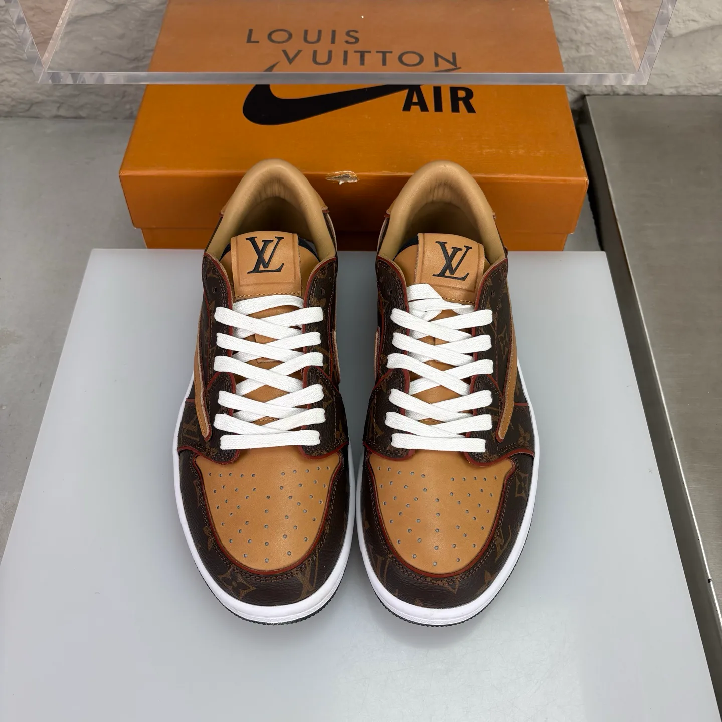 Кроссовки Женские Louis Vuitton 18351608