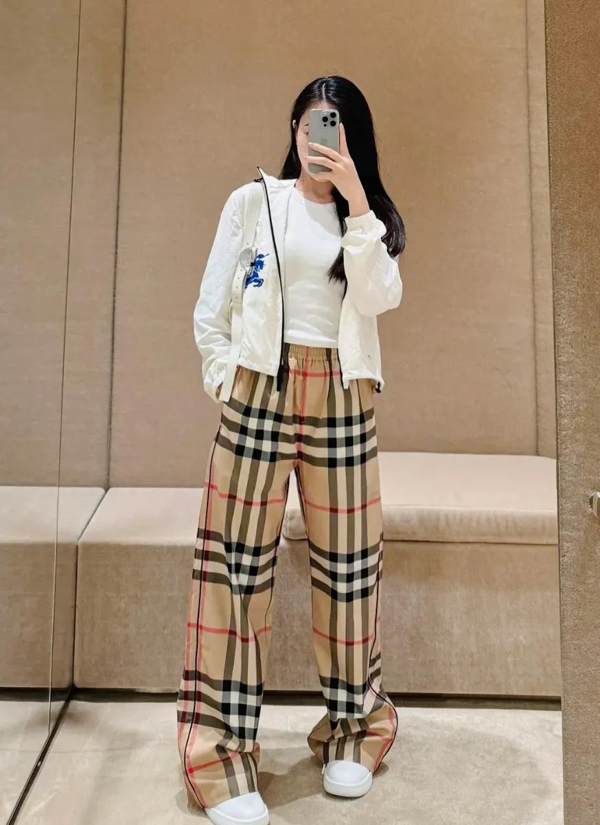 Брюки Женские Burberry 11358102