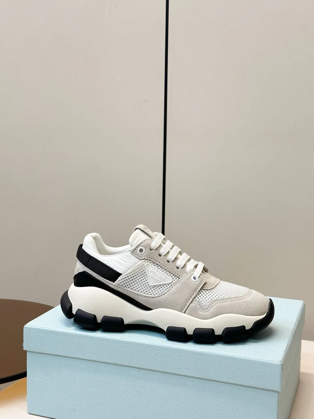 Кроссовки Женские Prada 17407337
