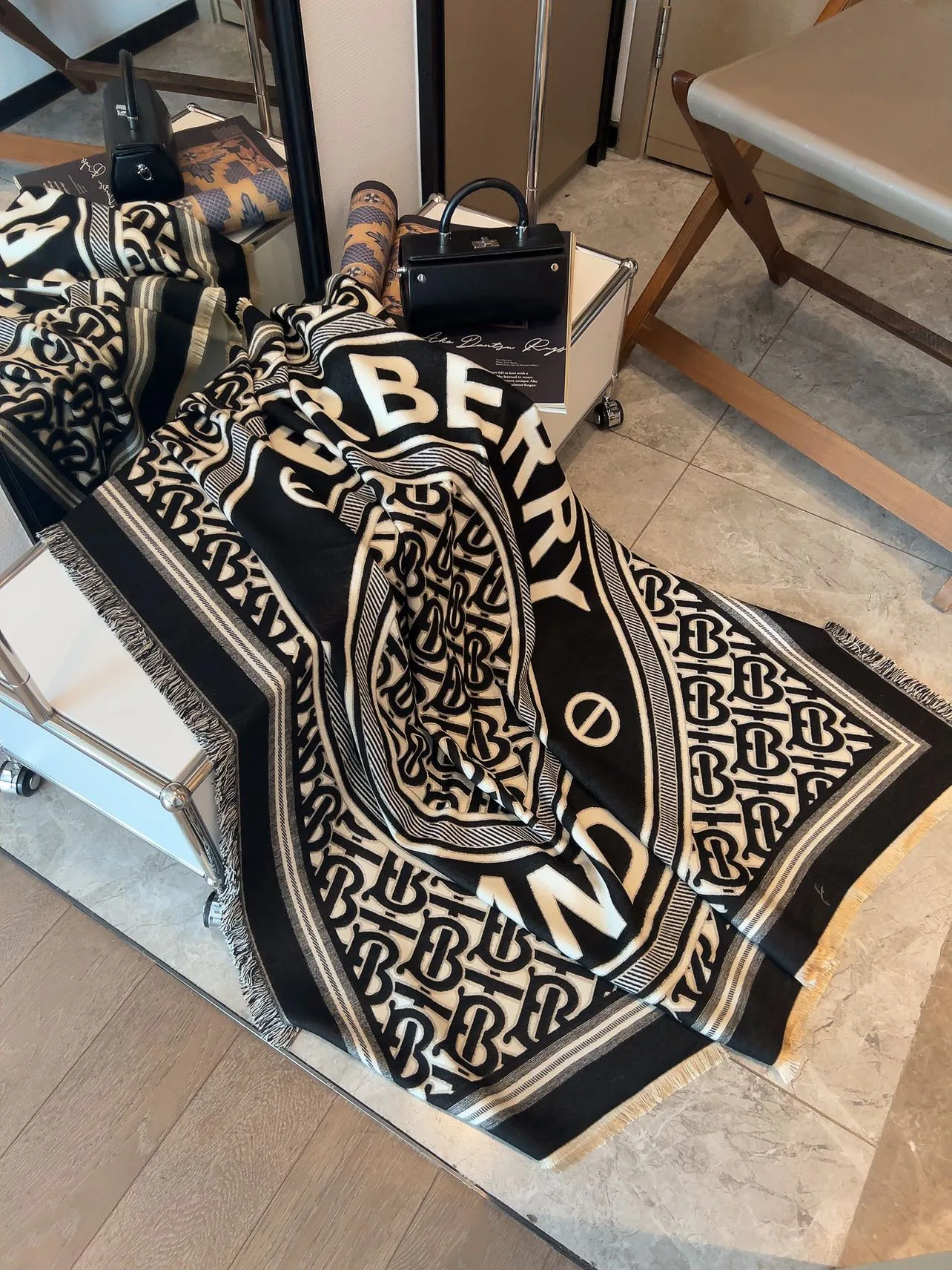 Платки Burberry 1973640