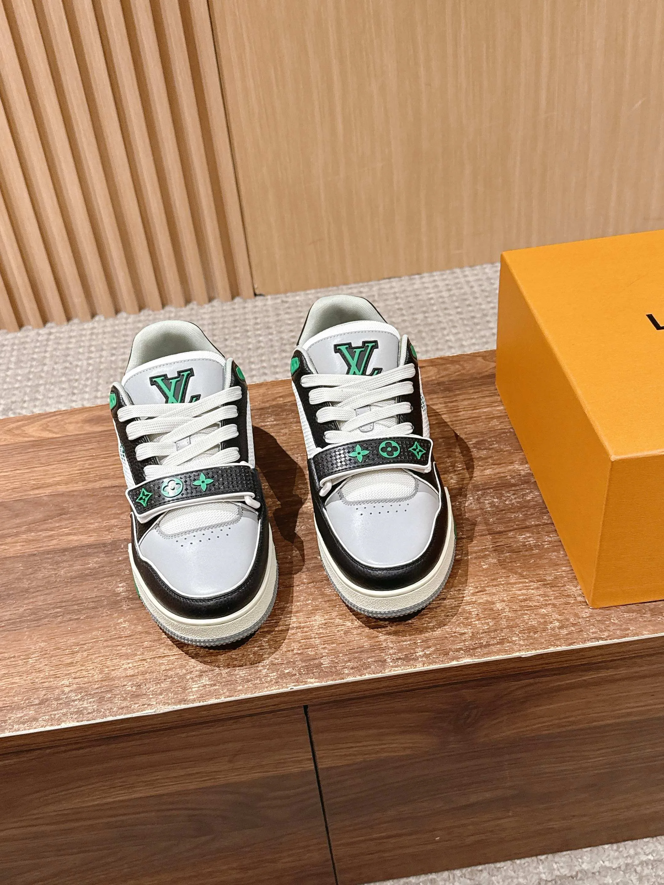 Кроссовки Женские Louis Vuitton 245712