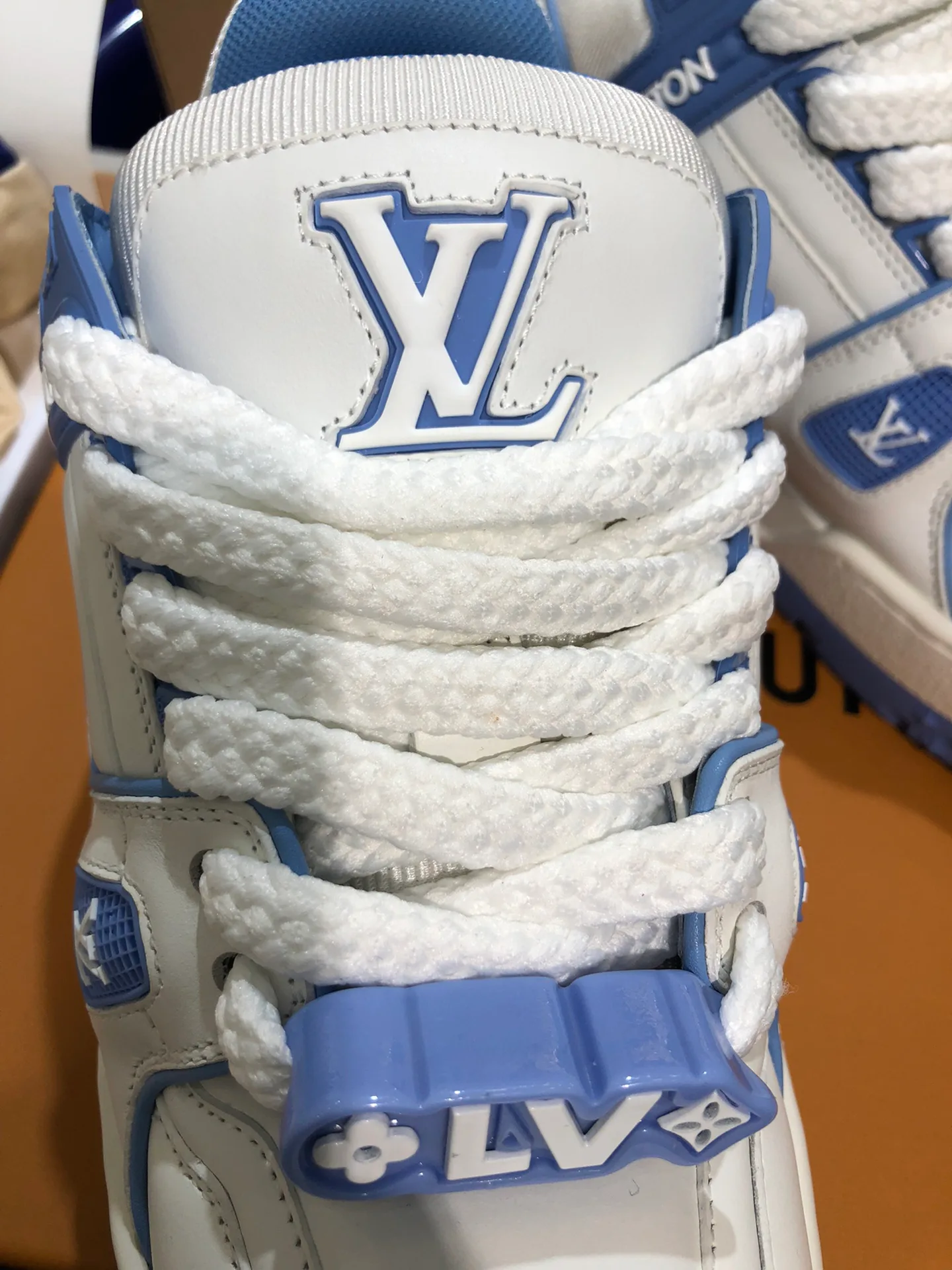Кроссовки Женские Louis Vuitton 11073671