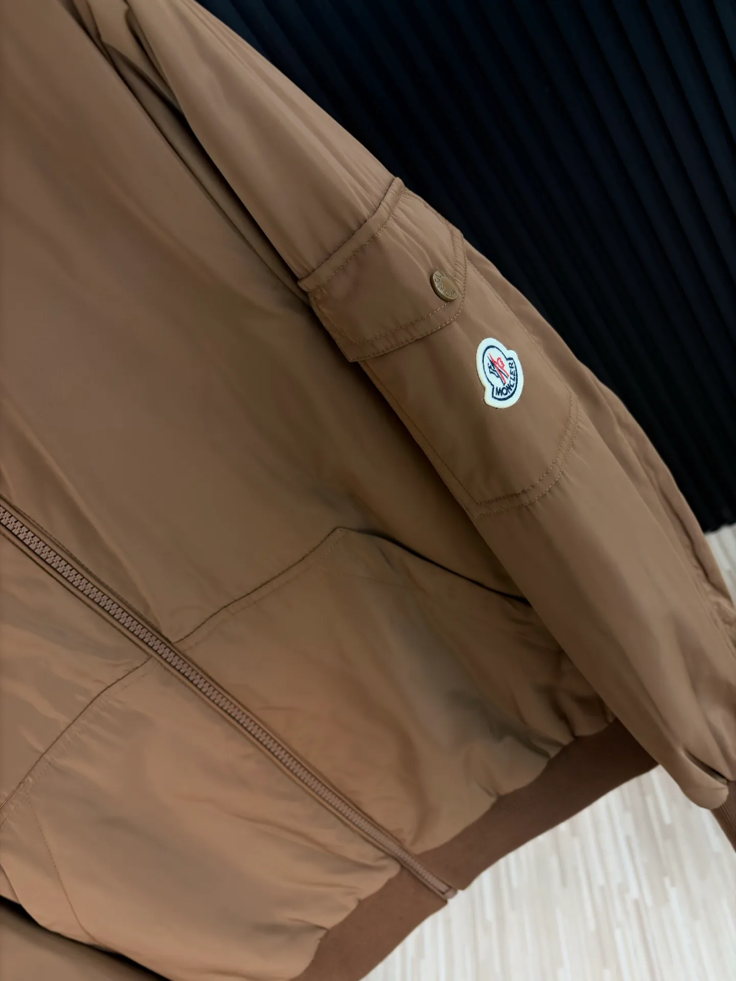 Куртки И Пуховики Мужские Moncler 18218450