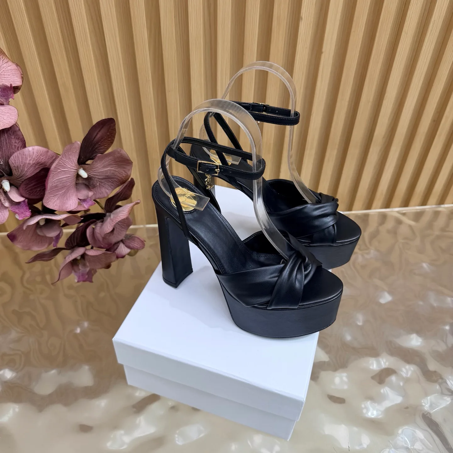 Босоножки Женские Saint Laurent 18235636