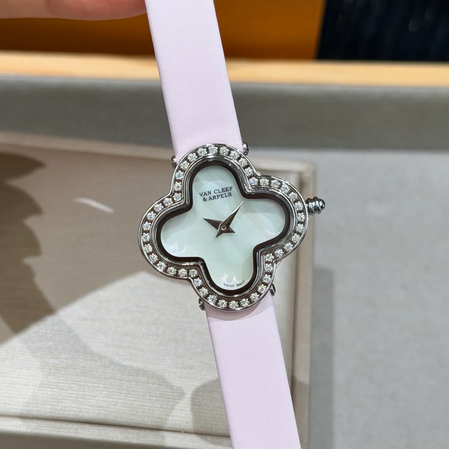Часы Женские Van Cleef & Arpels 17415092