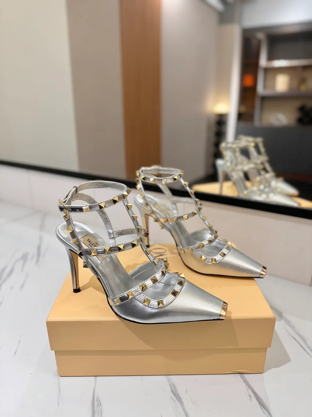 Босоножки Женские Valentino 17366652