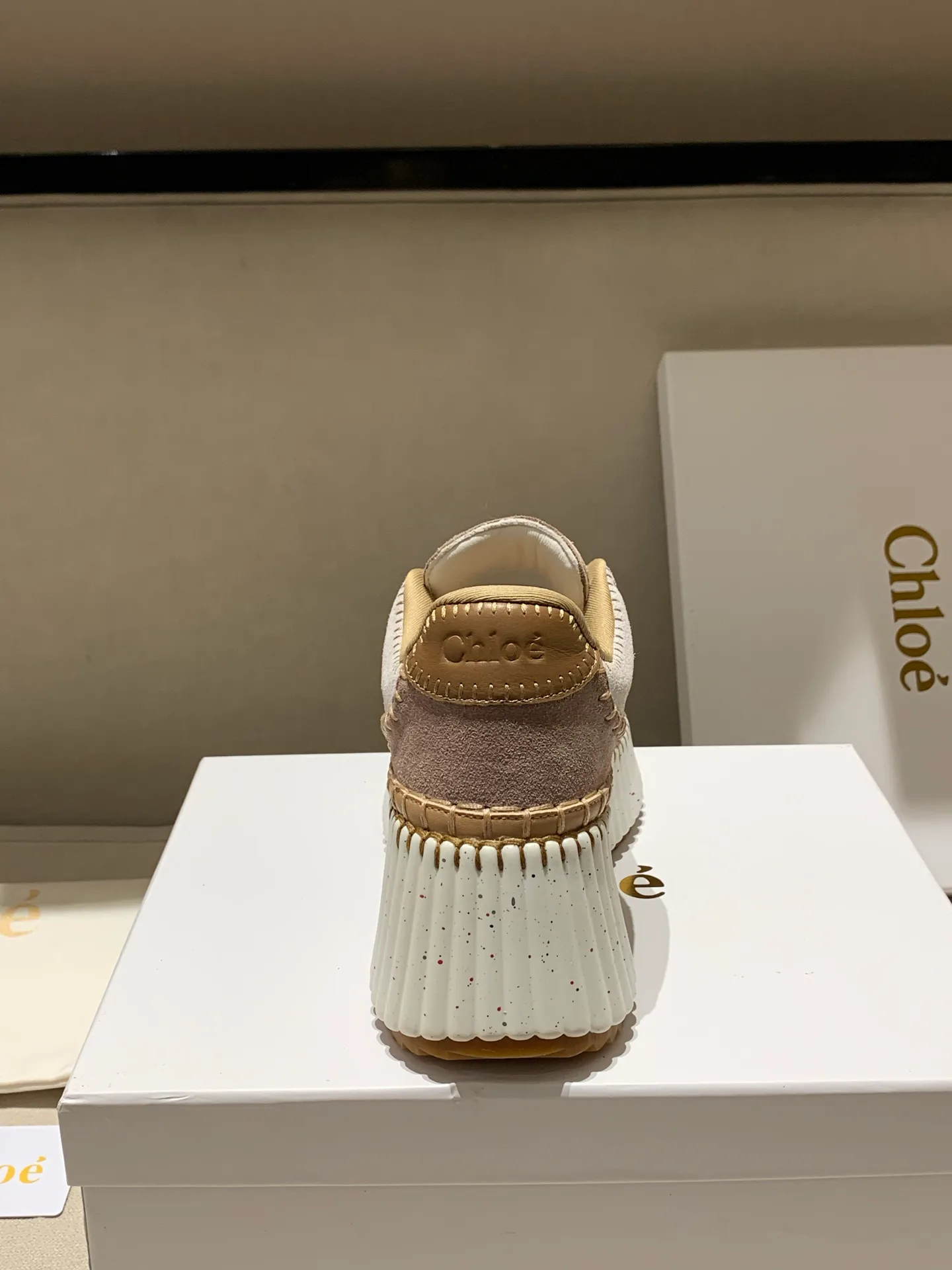 Кроссовки Женские Chloe 19240428