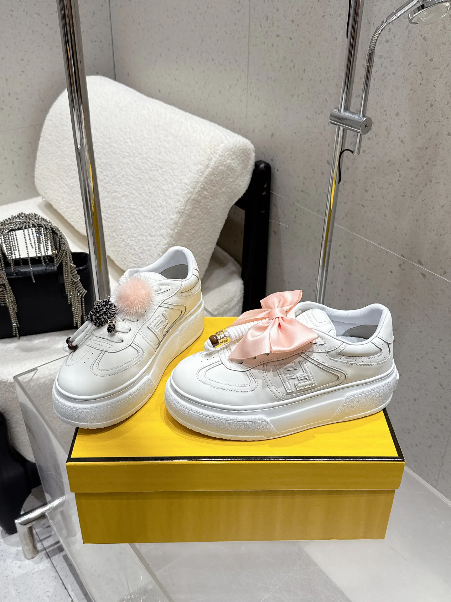 Кроссовки Женские Fendi 13078805