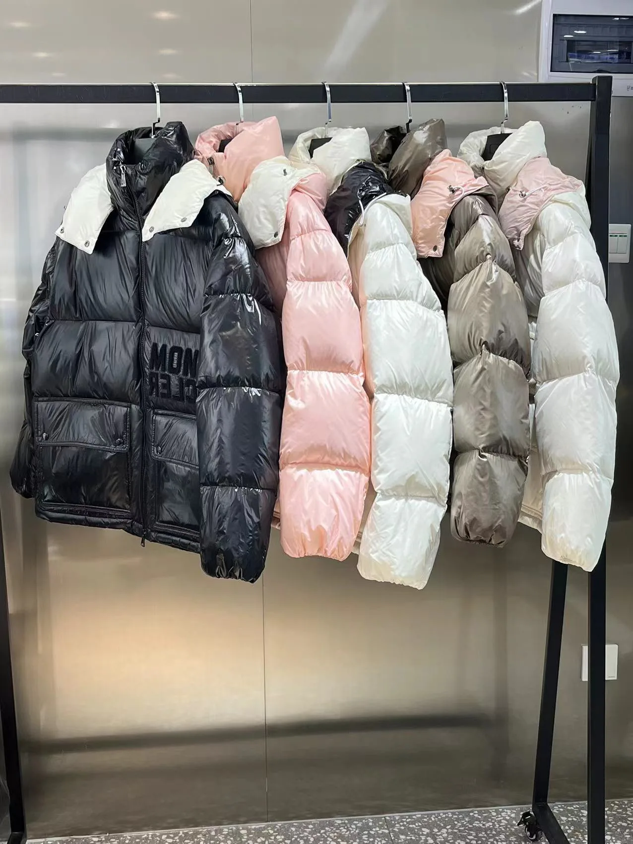 Куртки И Пуховики Женские Moncler 18710379