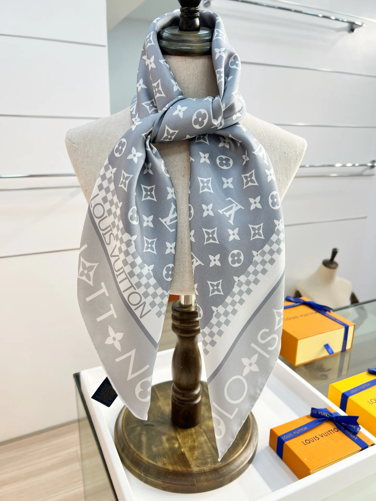 Платки Louis Vuitton 10644108