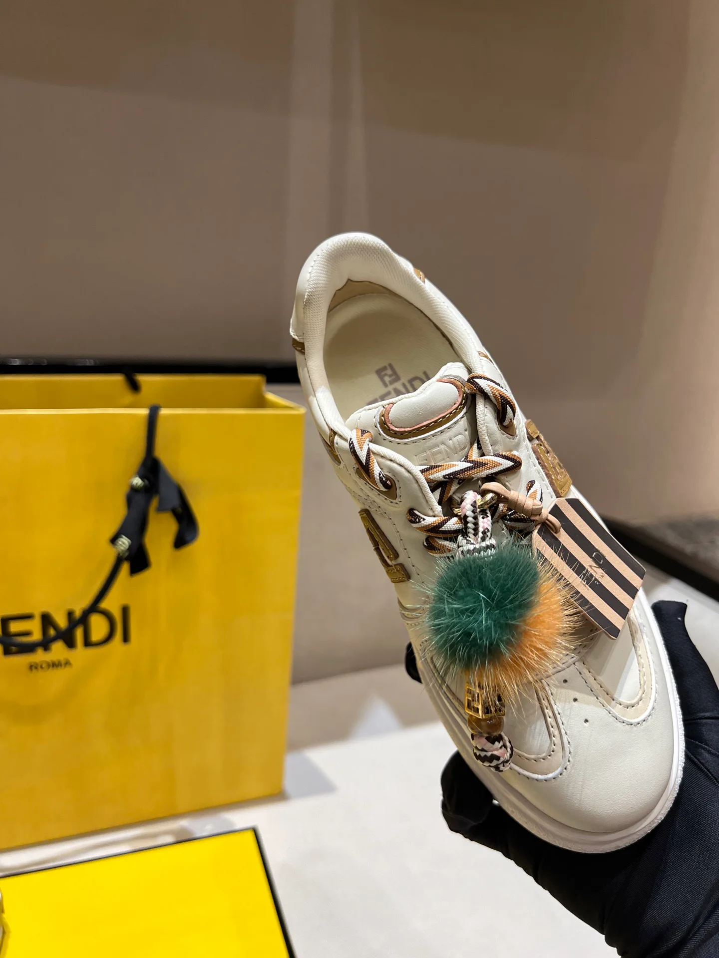 Кроссовки Женские Fendi 18020641