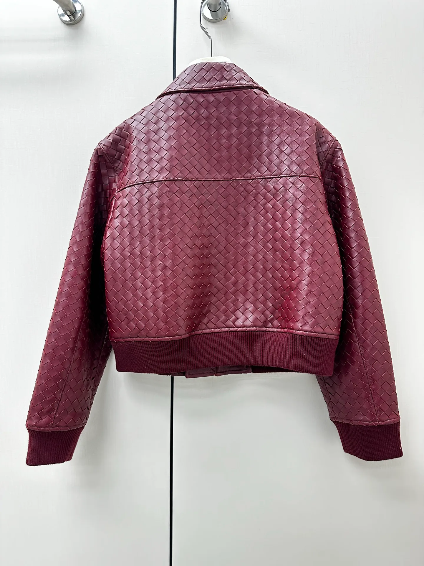 Кожаные Куртки И Дублёнки Женские Bottega Veneta 17547159