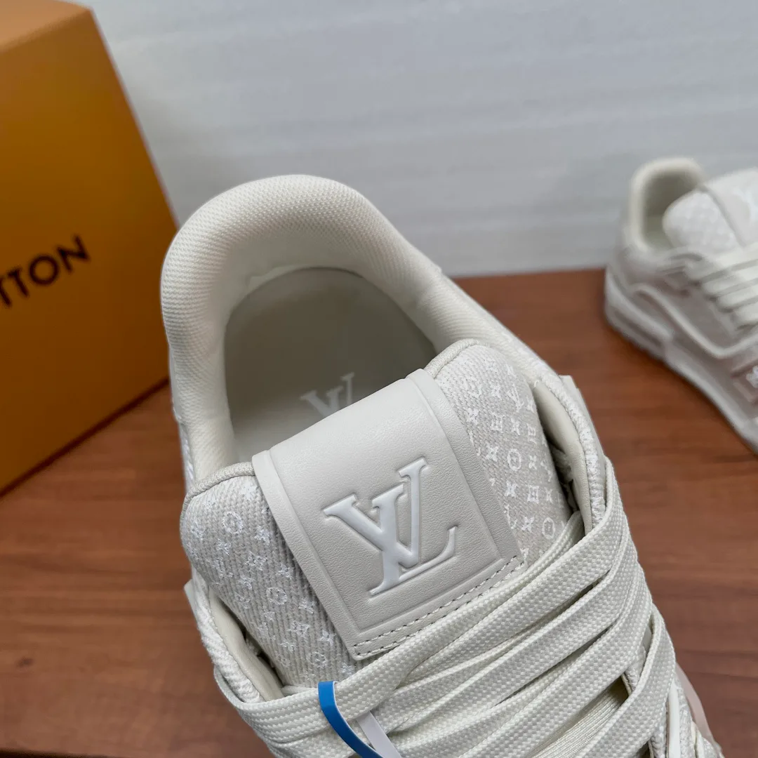 Кроссовки Мужские Louis Vuitton 18909278