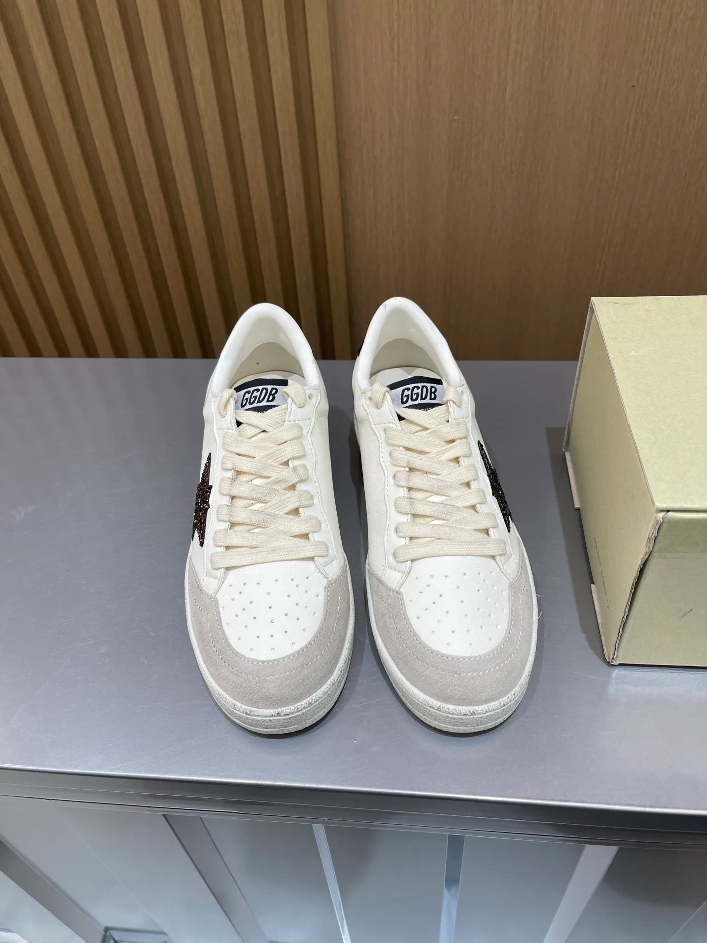 Кроссовки Женские Golden Goose 19466448