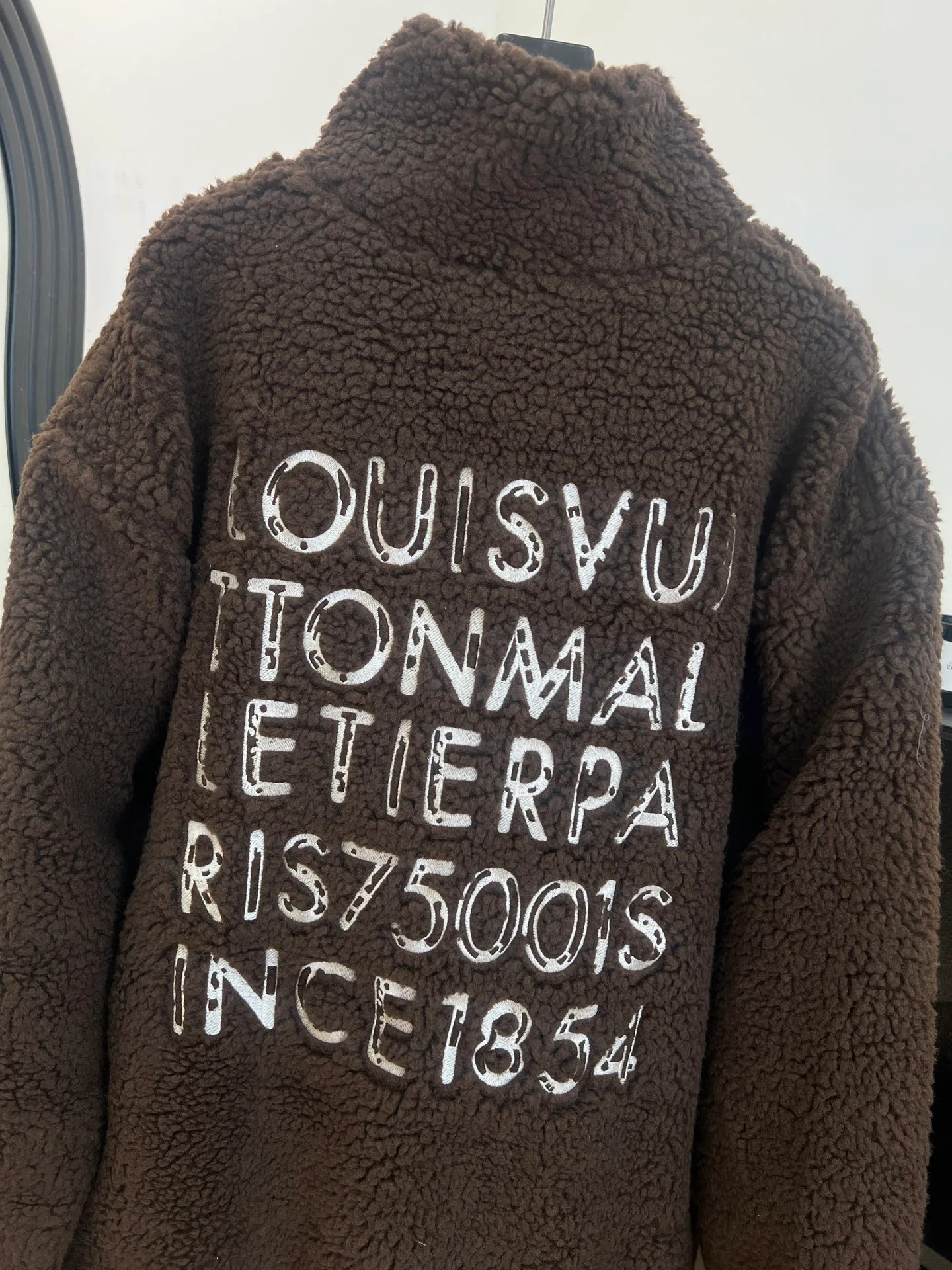 Куртки И Пуховики Женские Louis Vuitton 1270899