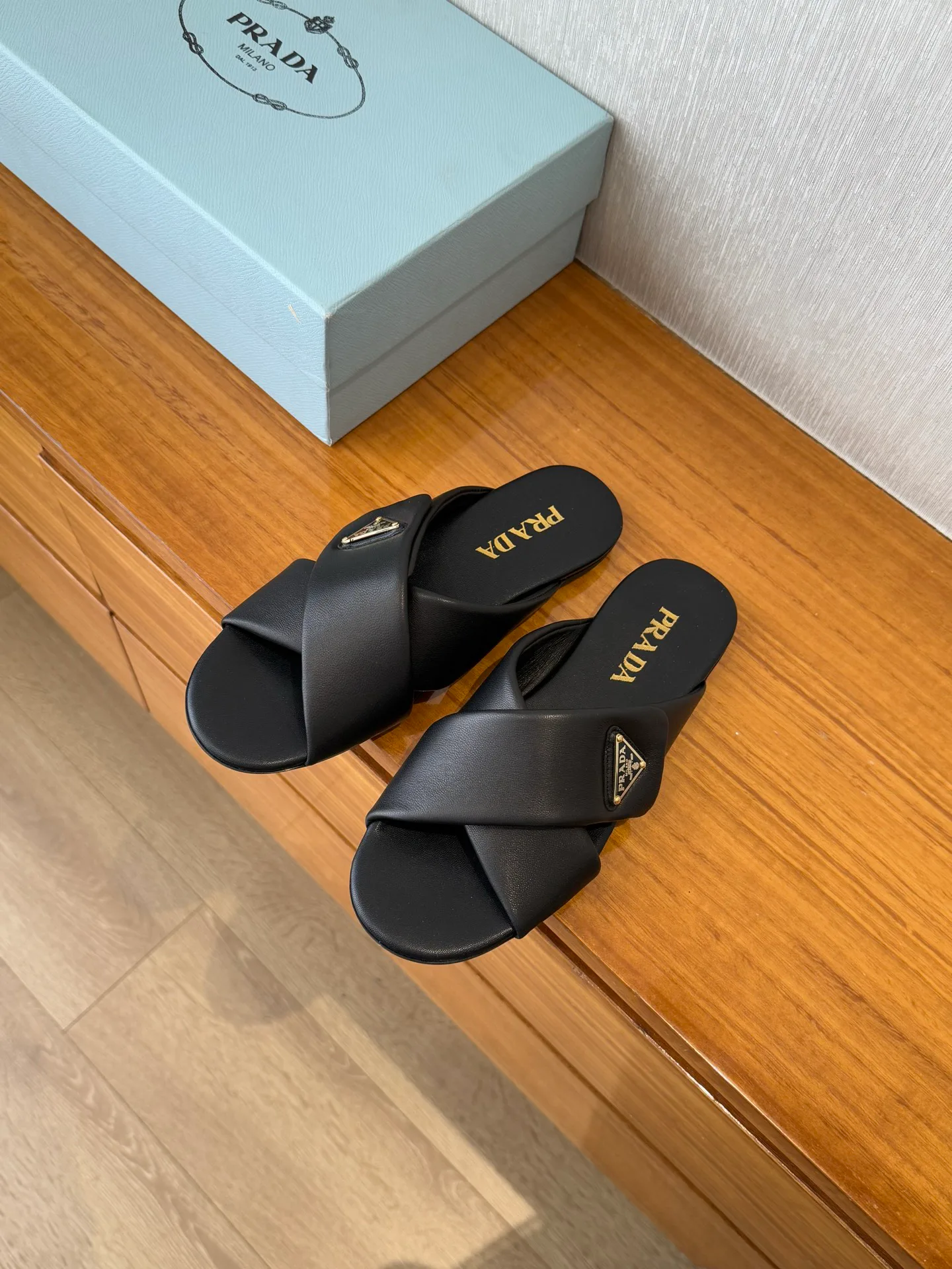 Шлепанцы Женские Prada 24682