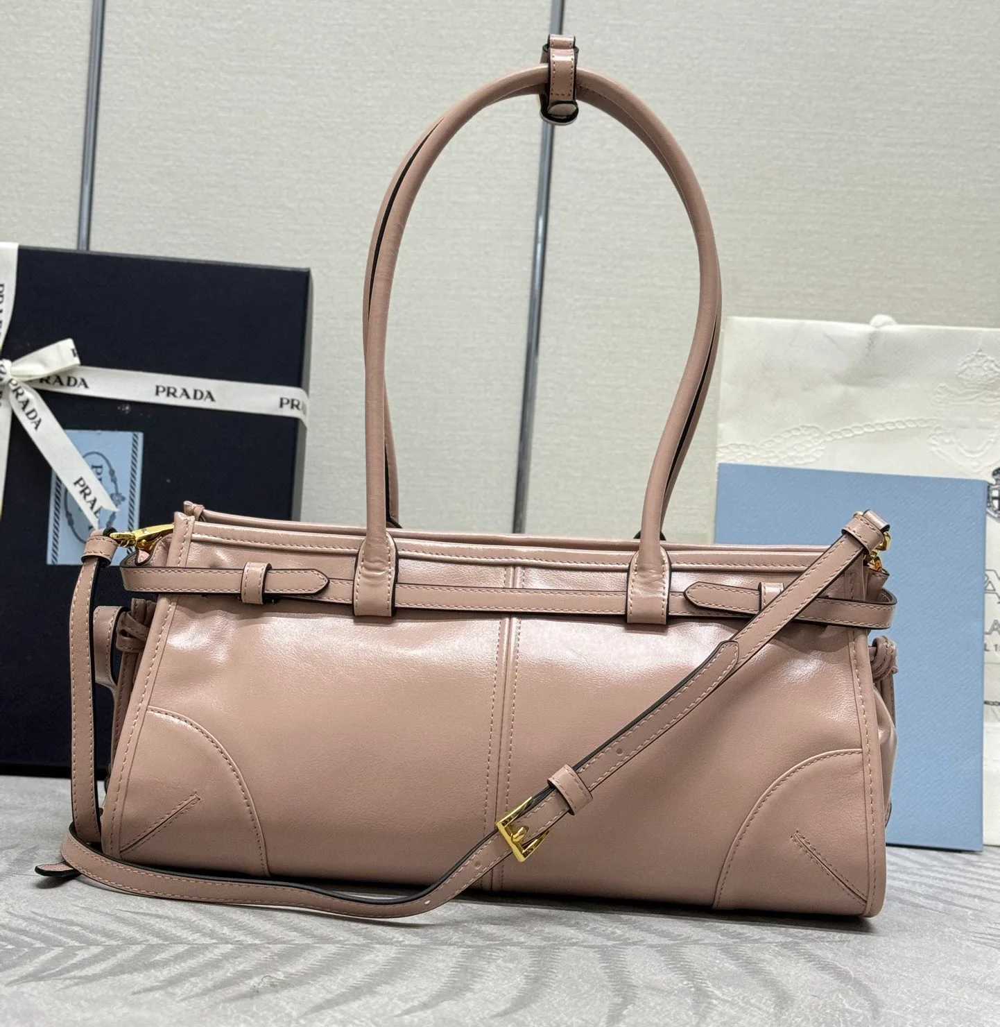 Классические Сумки Женские Prada 11462487