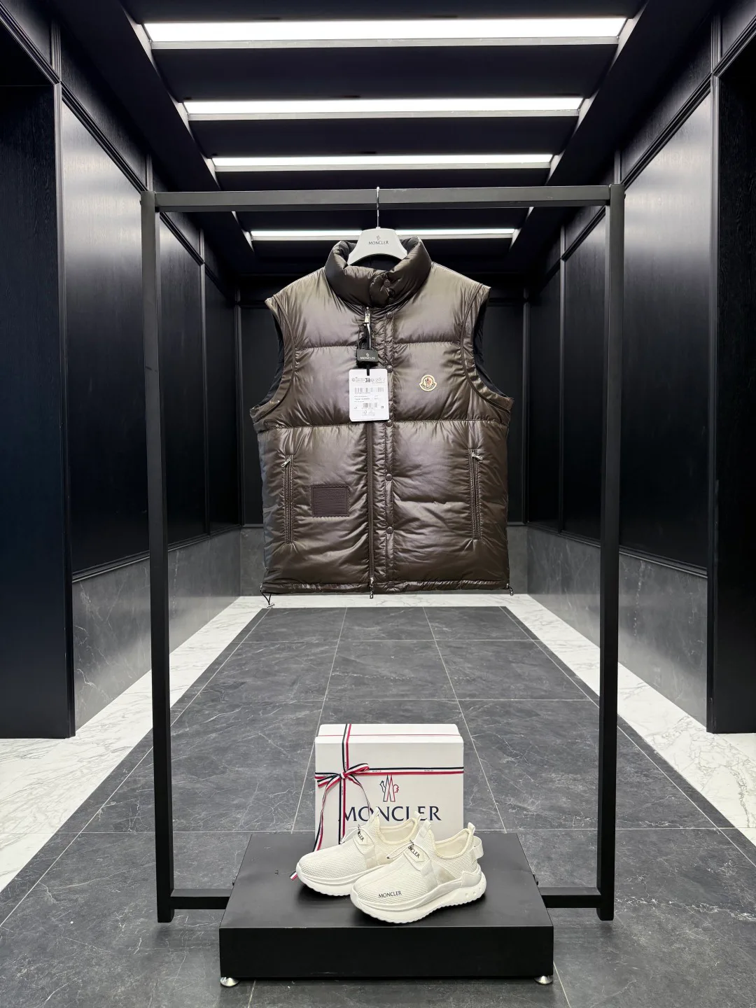 Жилеты Мужские Moncler 685878