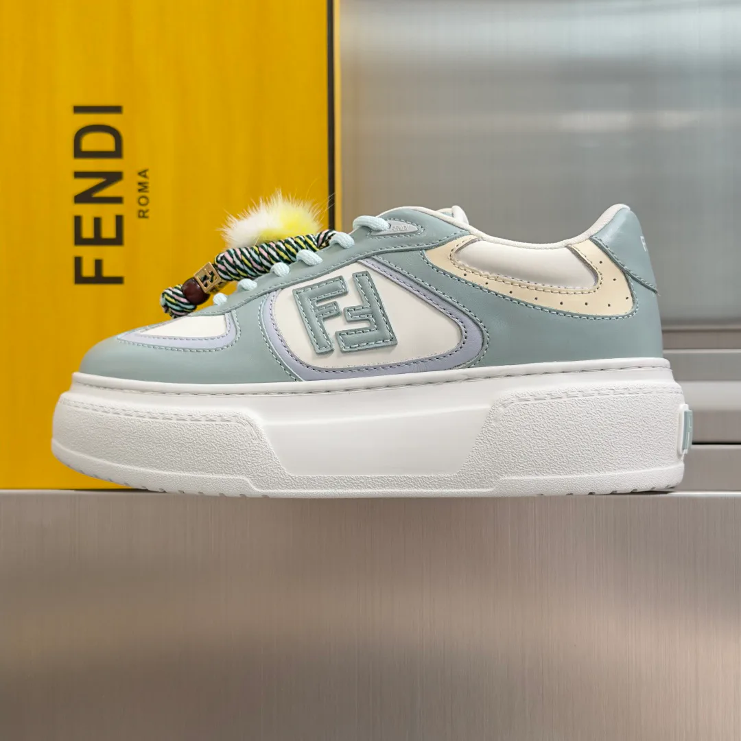 Кроссовки Женские Fendi 17950680